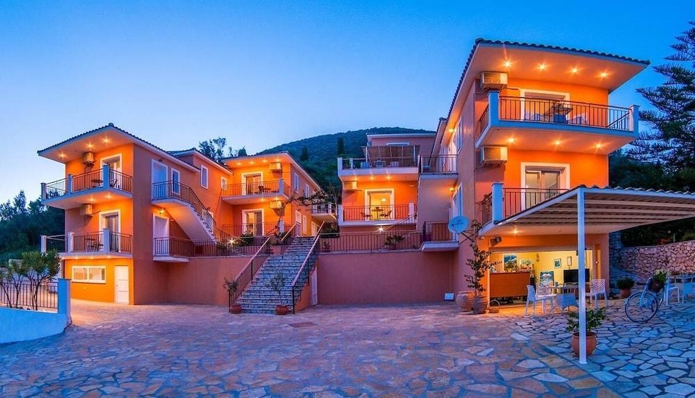 San Lazzaro Aparthotel 3*