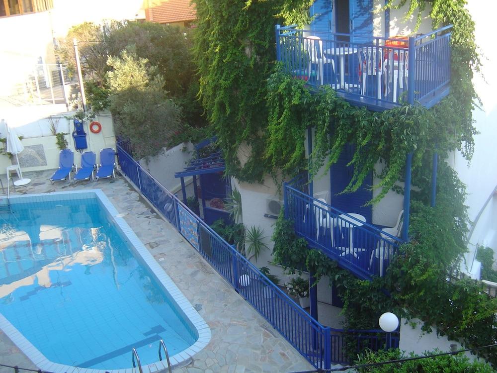 Amazona 3* Agia Pelagia (Crete)