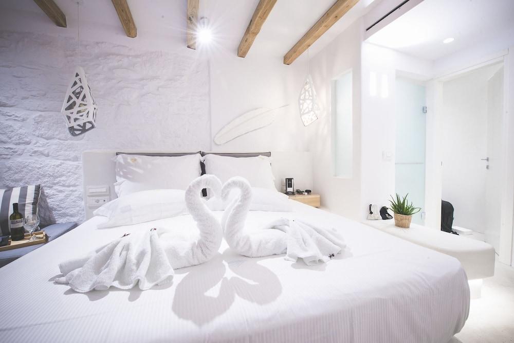 Adel Private Hotel 4*