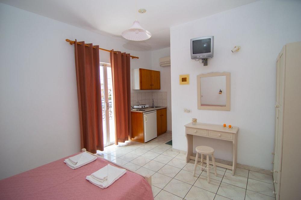 Tassia For Families & Couples (adults Only) Aparthotel 2*