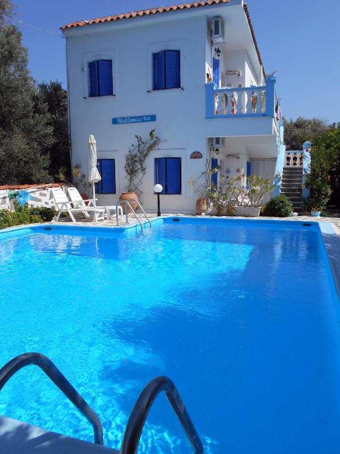 Apartment With Sea View And Mountains View Marathokampos