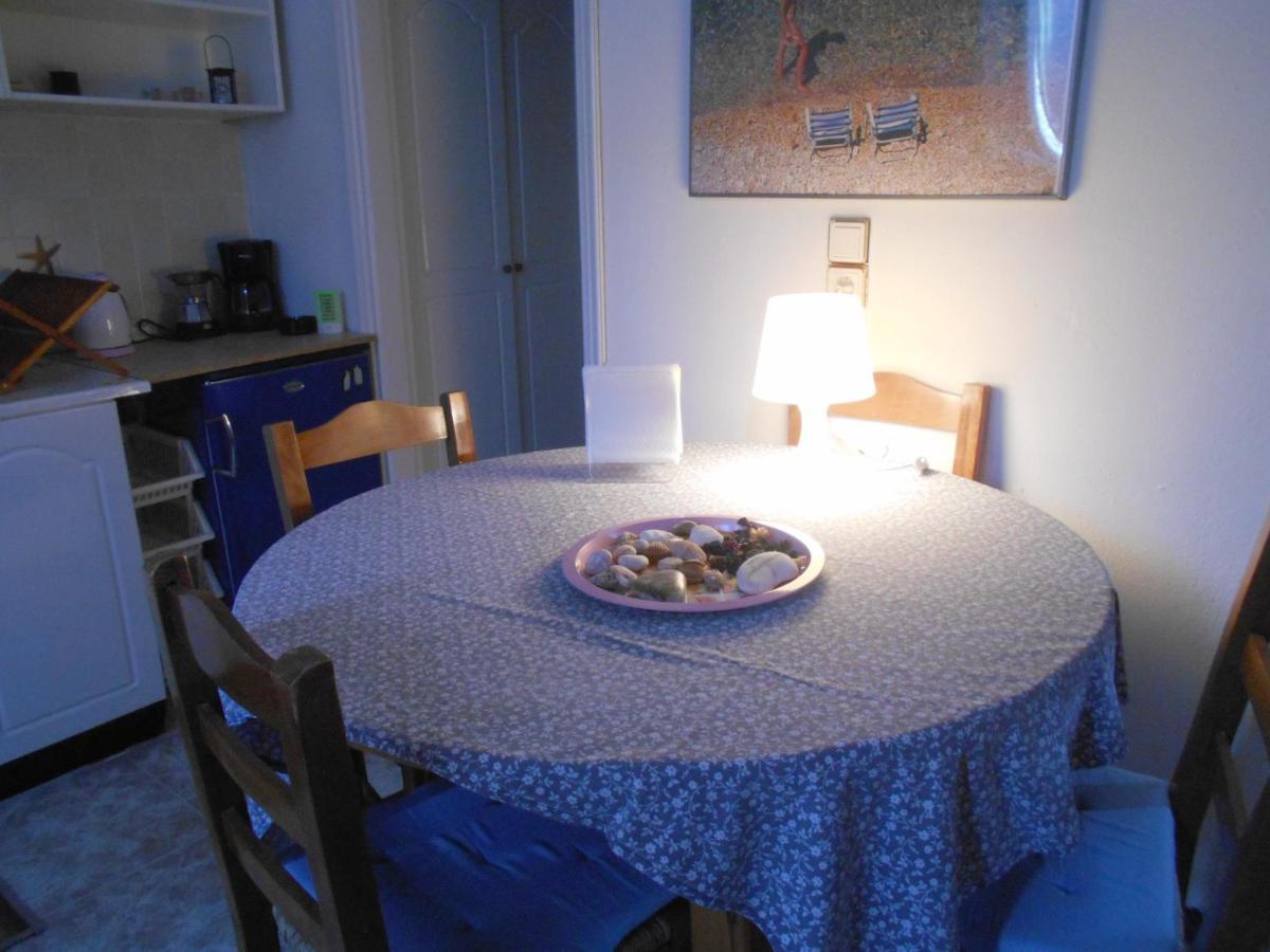Apartment With Sea View And Mountains View Marathokampos