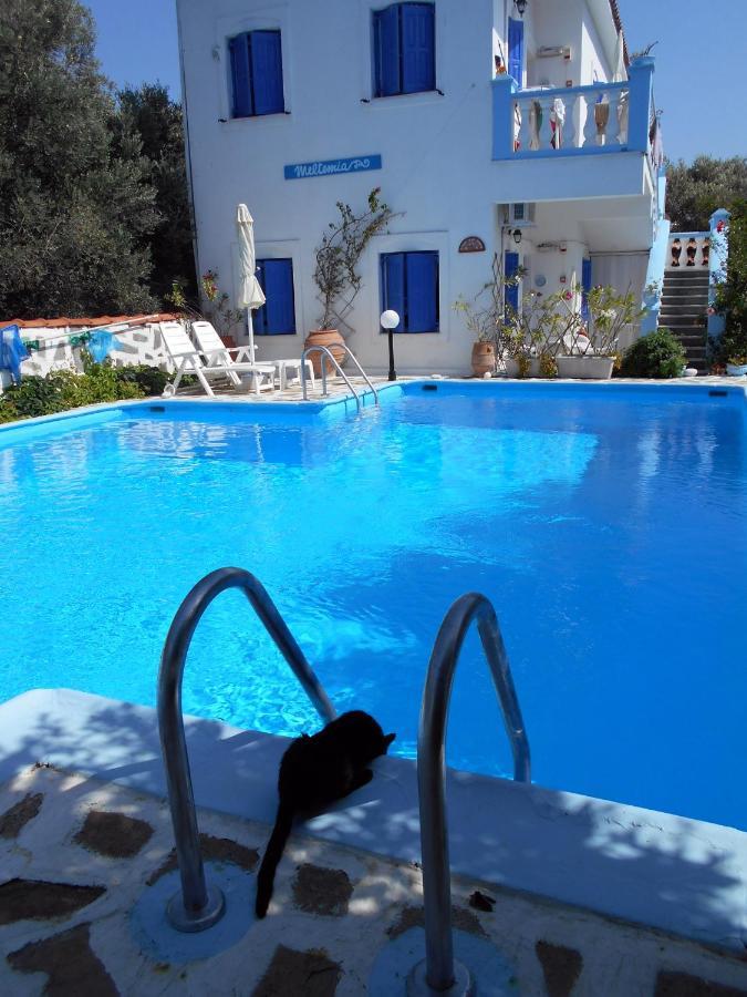 Apartment With Sea View And Mountains View Marathokampos