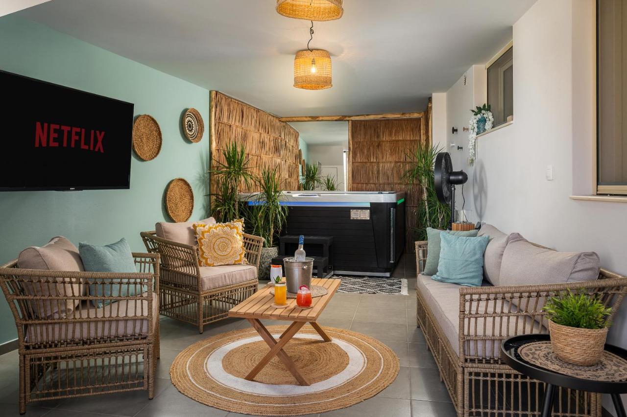 Avra Summer Living _ Private Jacuzzi _ Stepstosea Apartment *