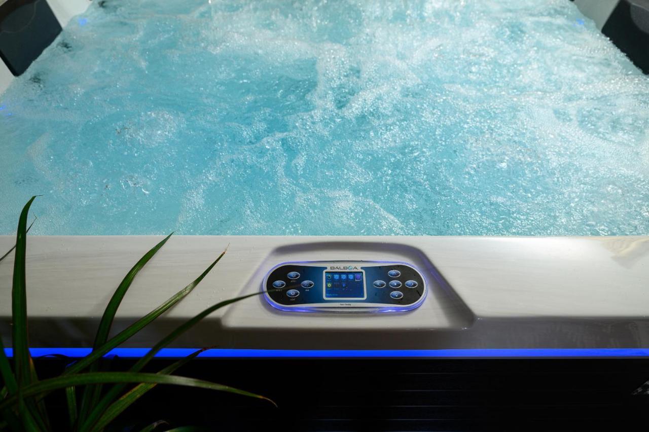 Apartment Avra Summer Living _ Private Jacuzzi _ Stepstosea *