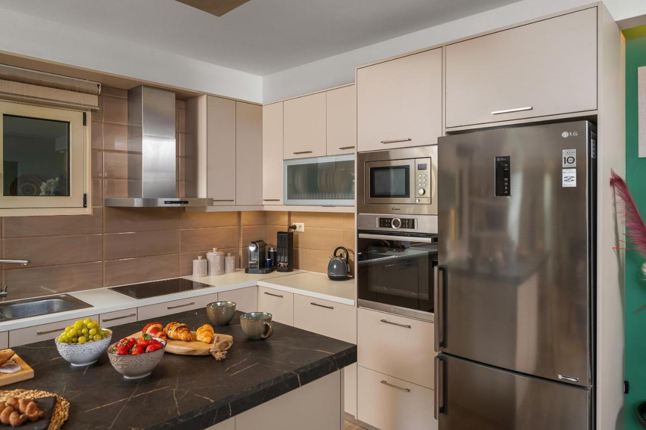 Avra Summer Living _ Private Jacuzzi _ Stepstosea Apartment *