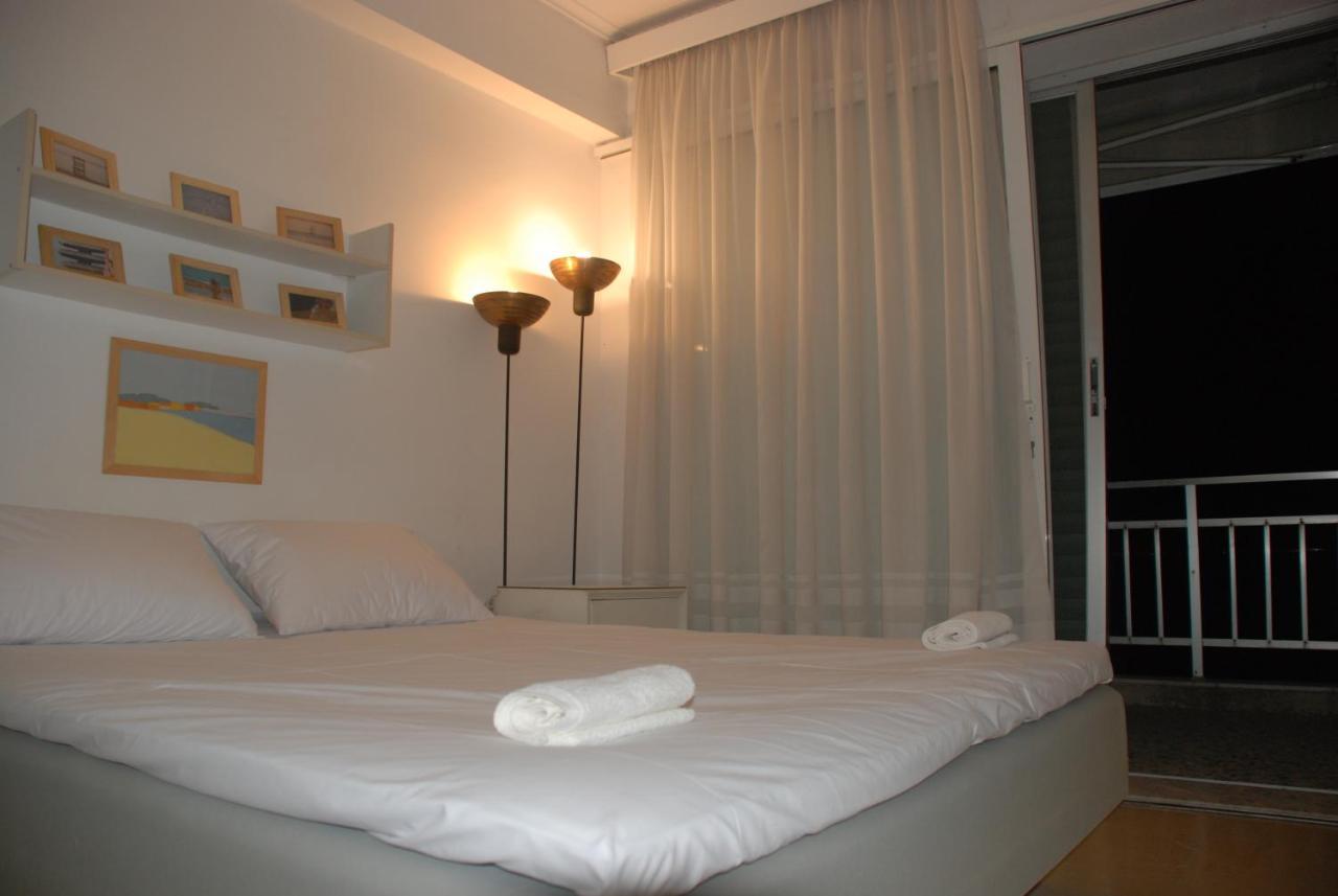Endless Blue, In The Wave Apartment *