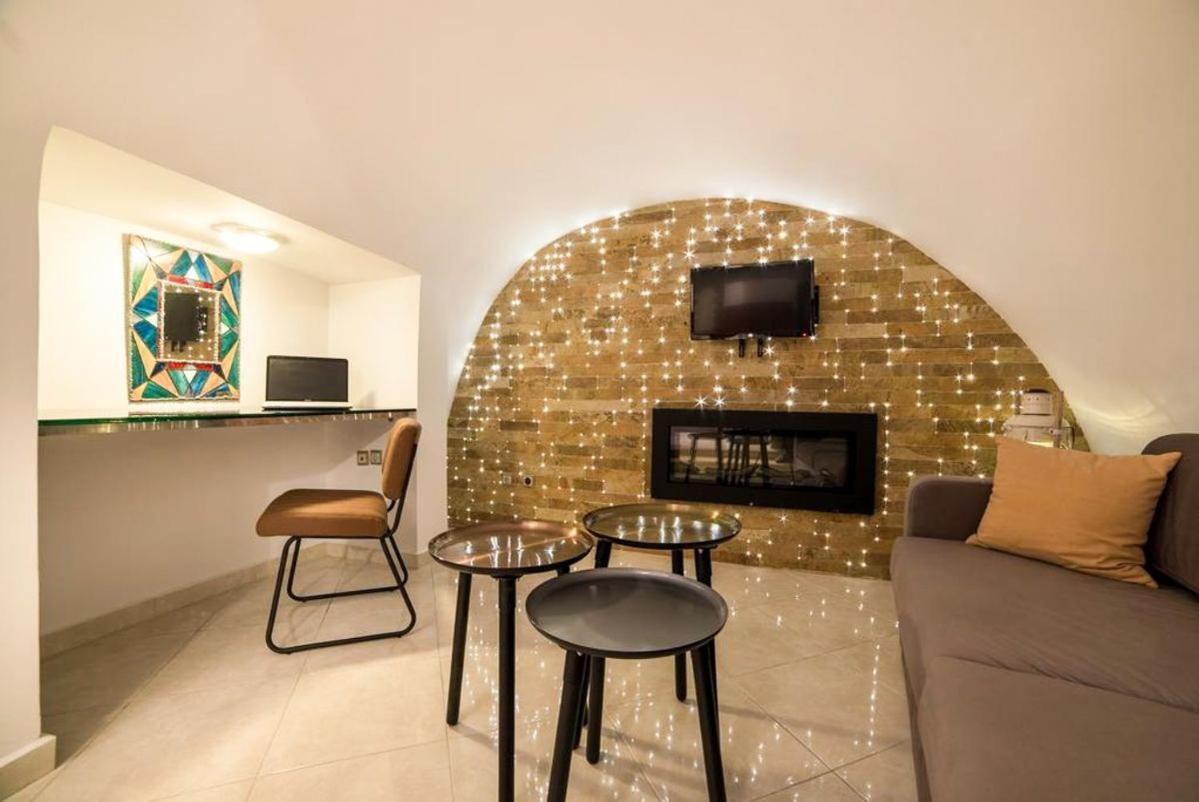 Family Villa Shs Fira Santorini Villa *
