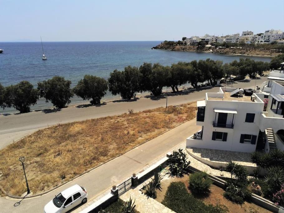 Tinion Fos * Tinos