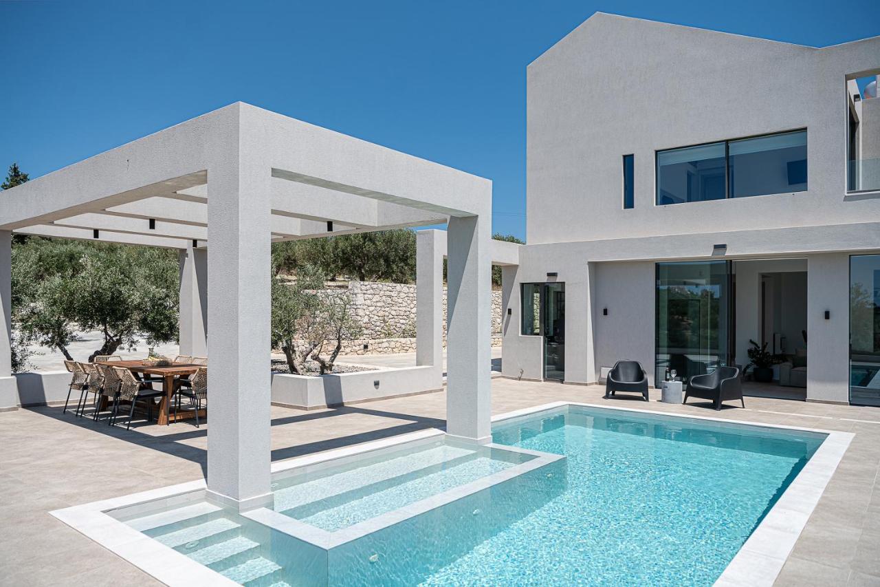 Sunny Vacay Villa