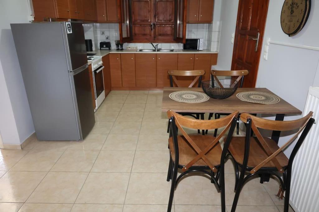 Ginas 1 Apartment