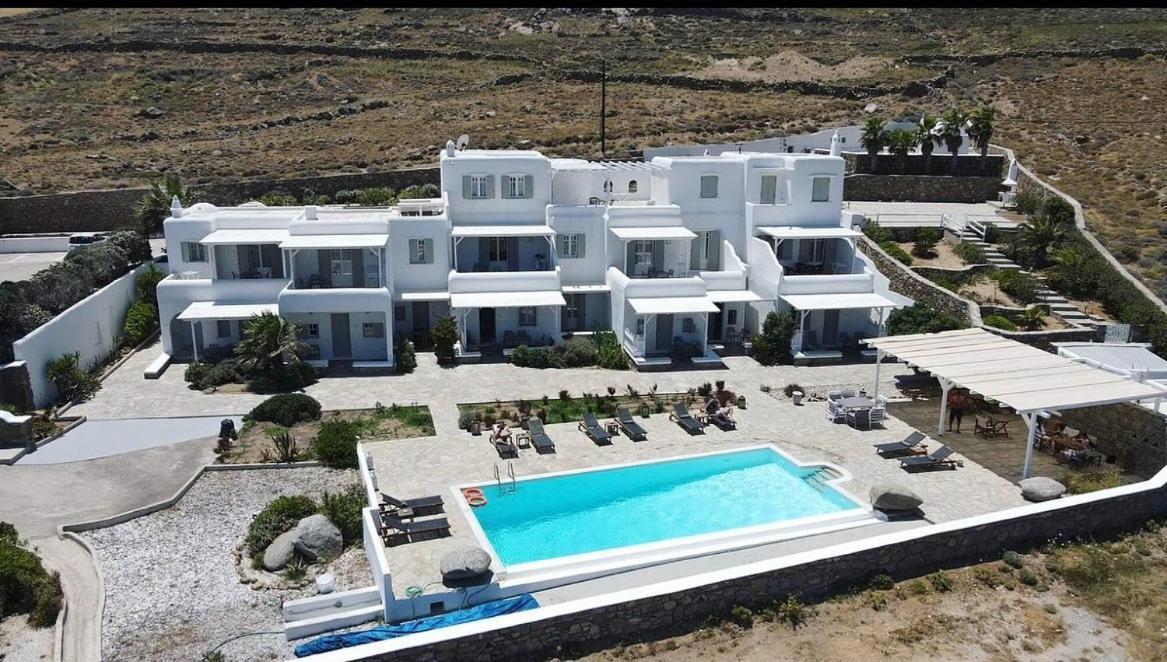 Yakinthos Aparthotel