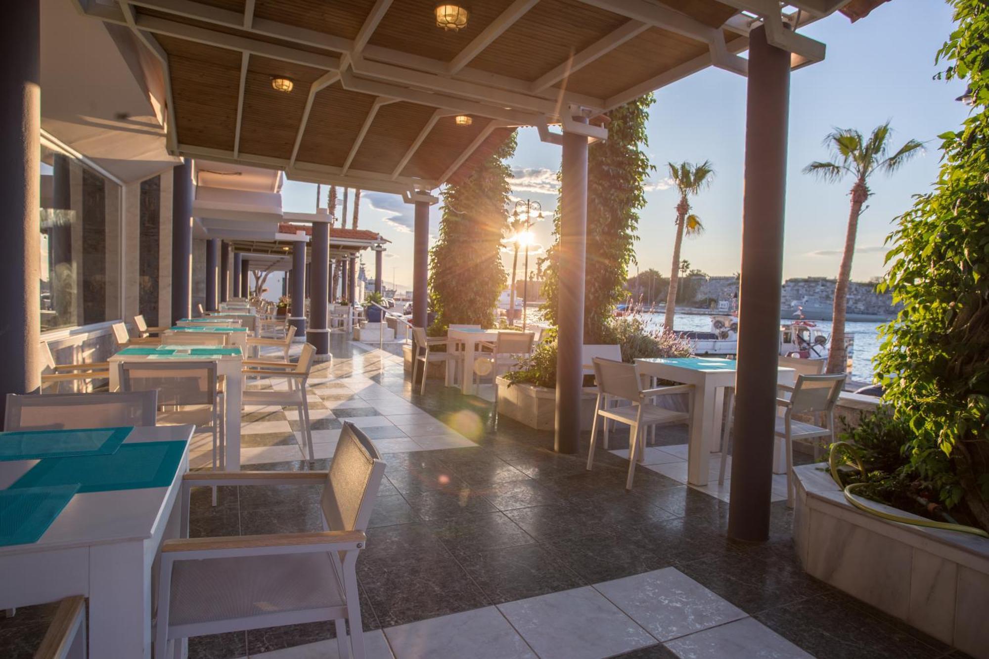 Hotel Kosta Palace 4*