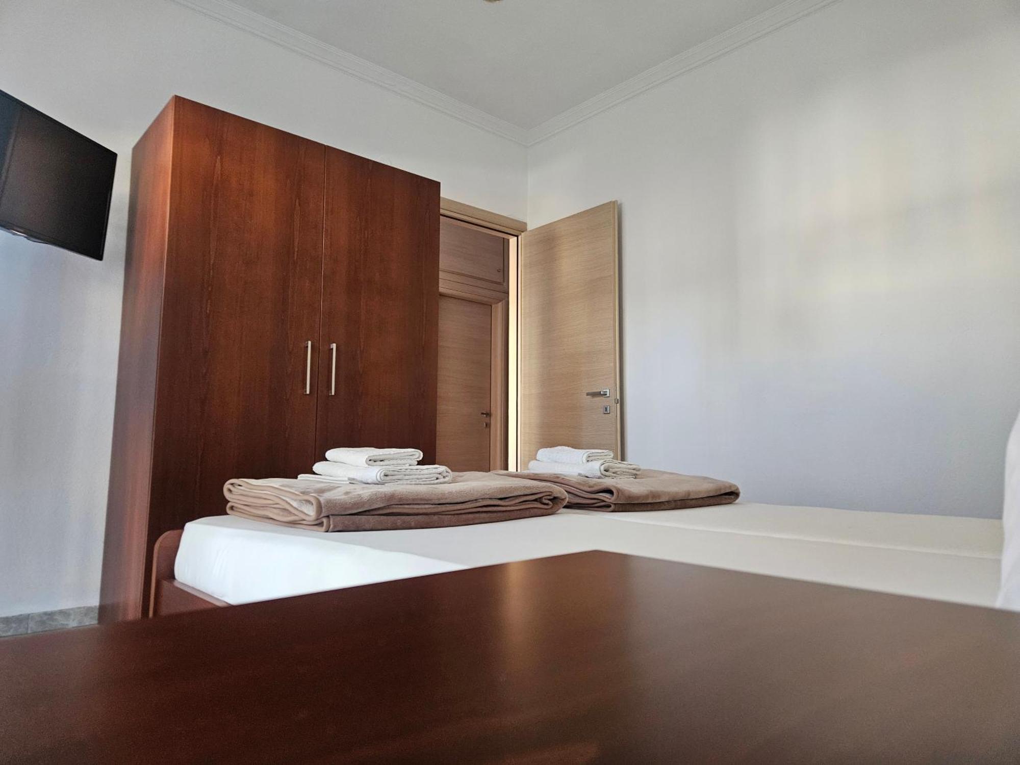 Leonidas Apartment *