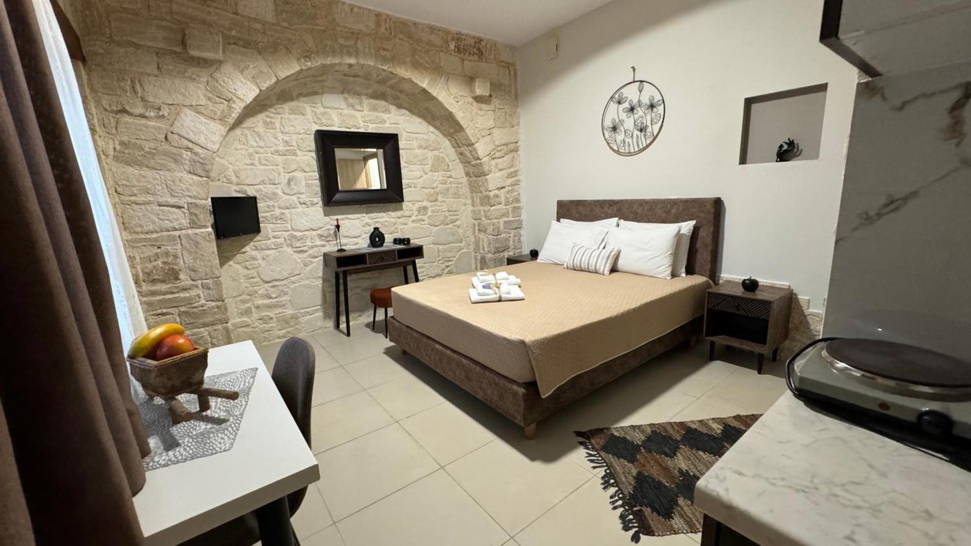 Aristos & Apartment *