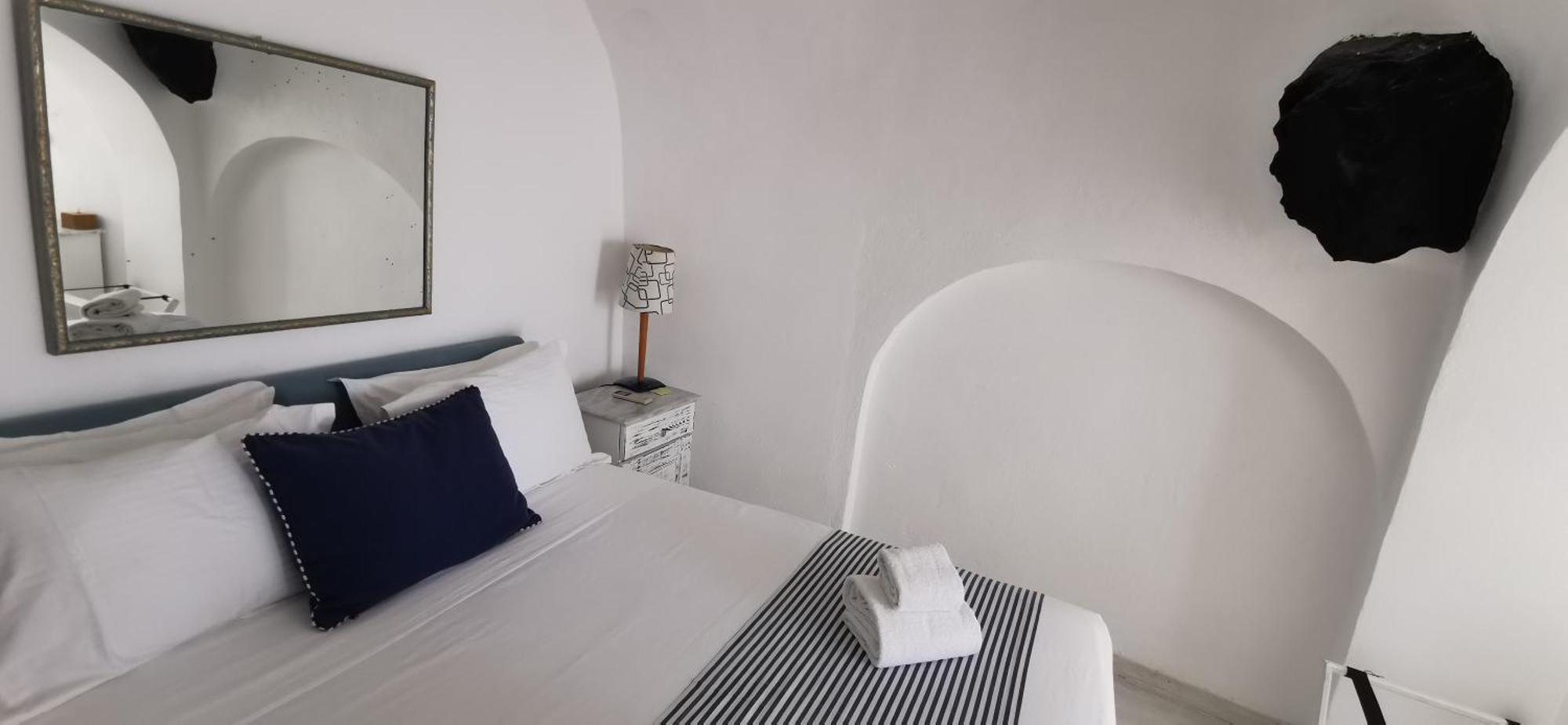 Zenith Blue Traditional 3* Imerovigli (Santorini)