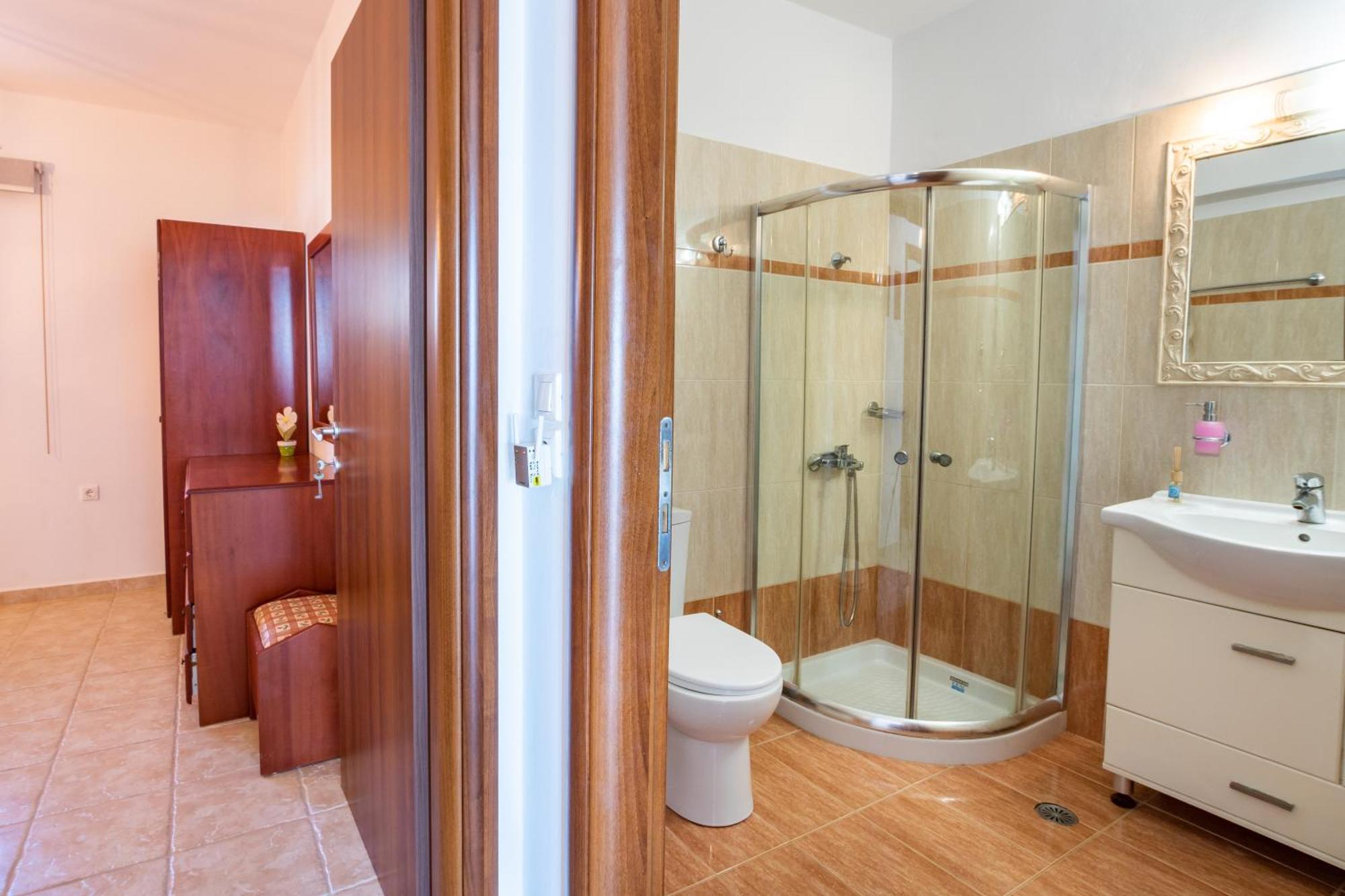 Venetia's Garden Apartment