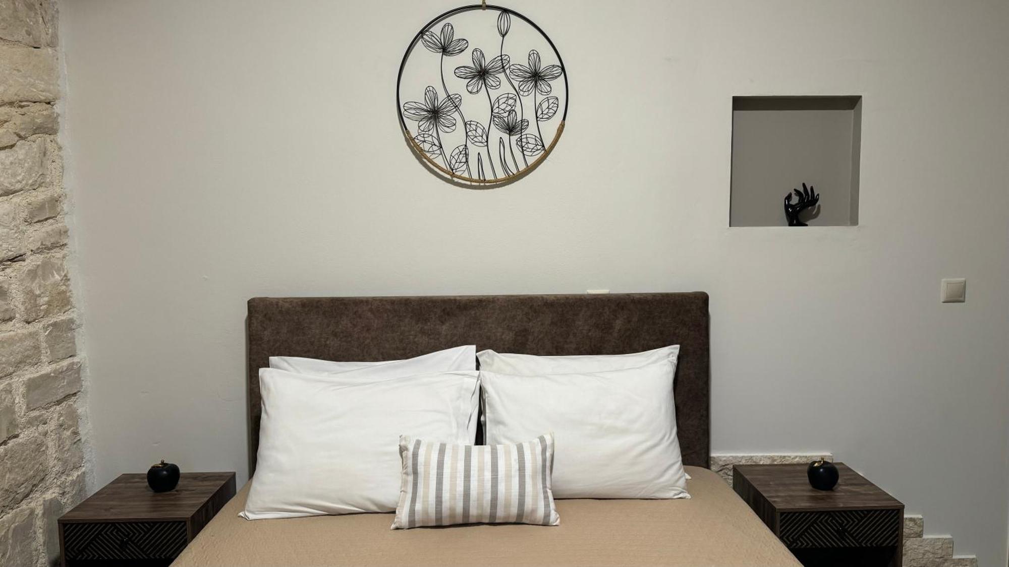 Aristos & Apartment