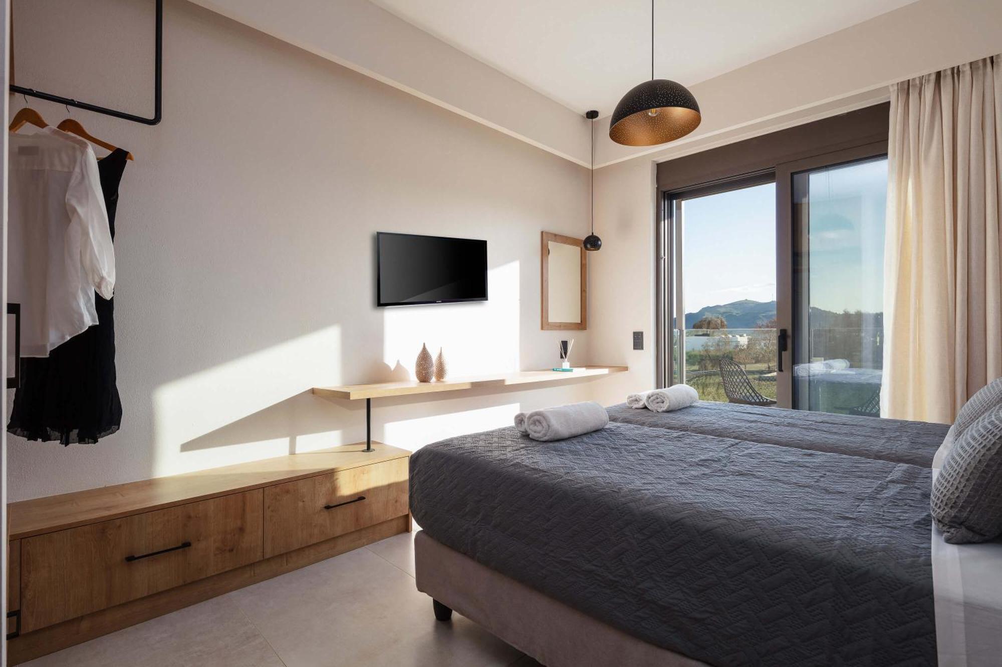 Theros Panormos (Crete)