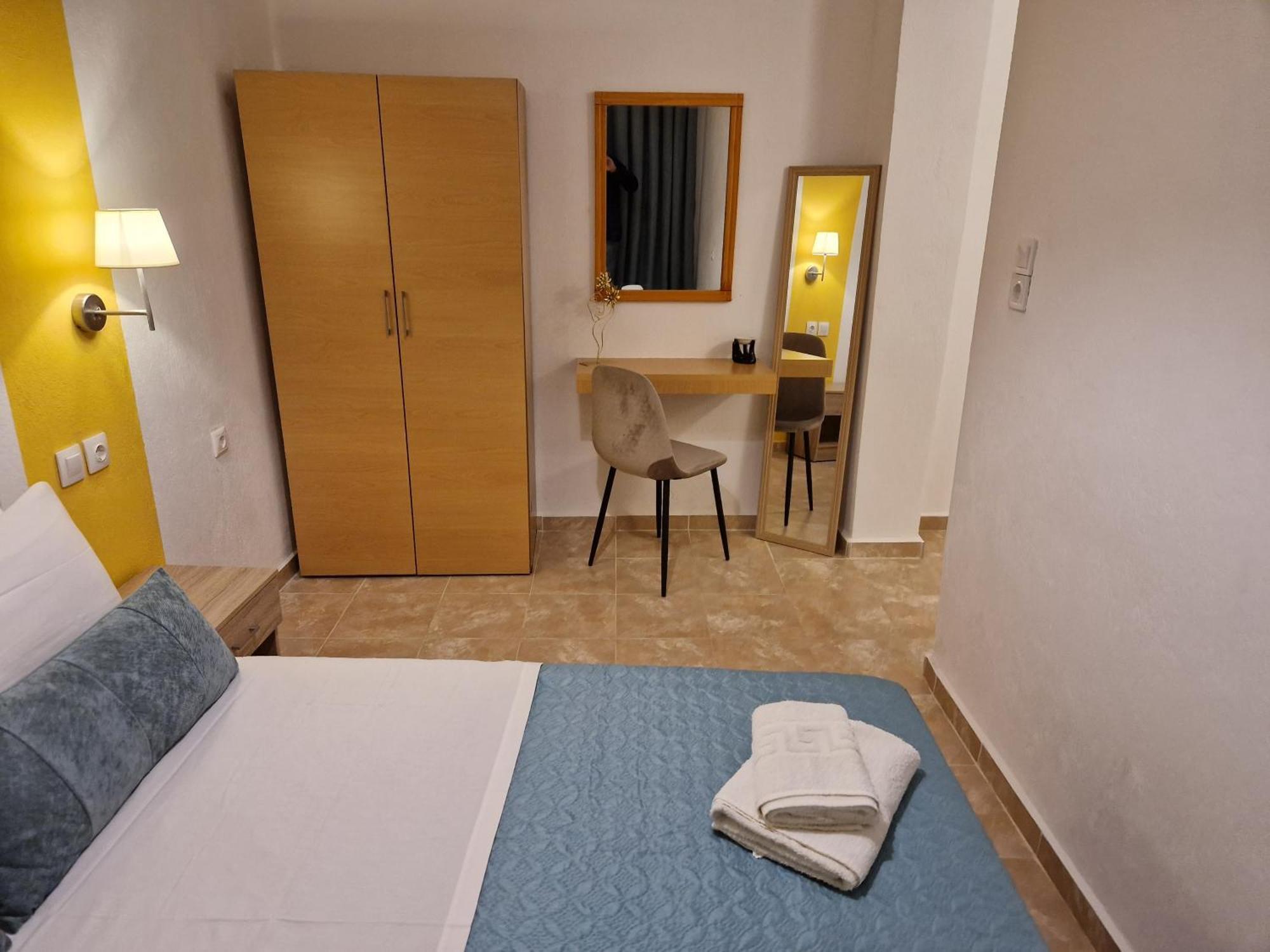 Claudia Apartment Agia Marina (Crete)