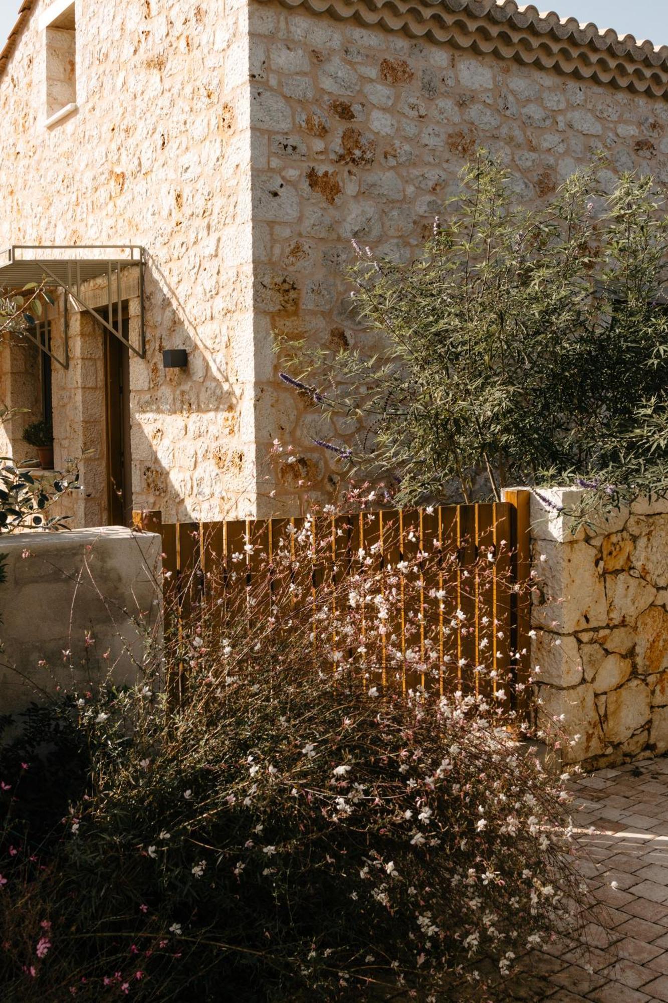 Papadria - Modern Luxury Near Kathisma