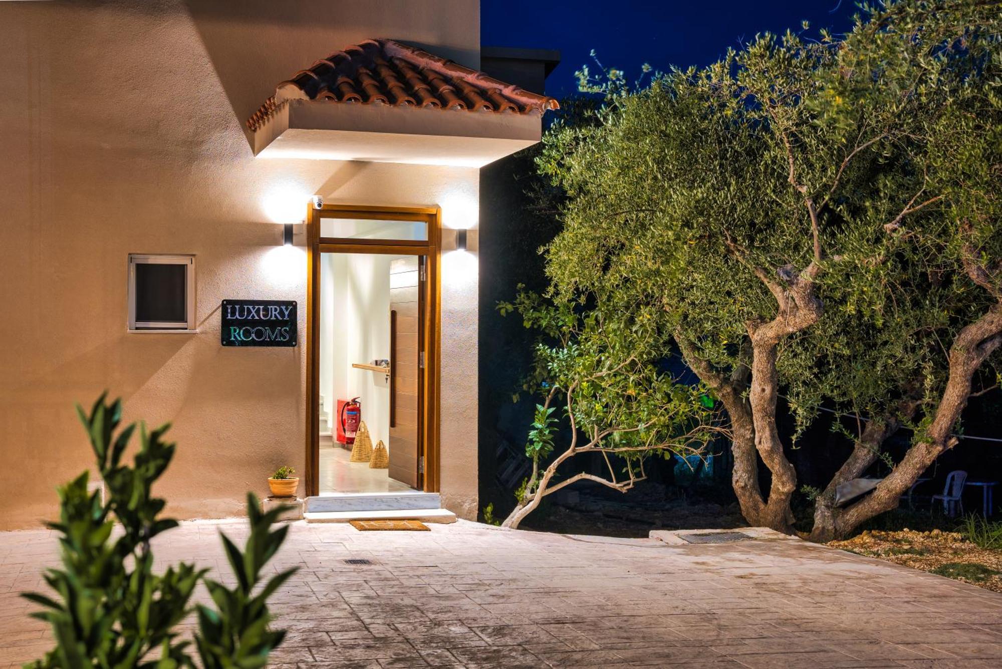 Amoudi Studios Apartments Hotel 3*