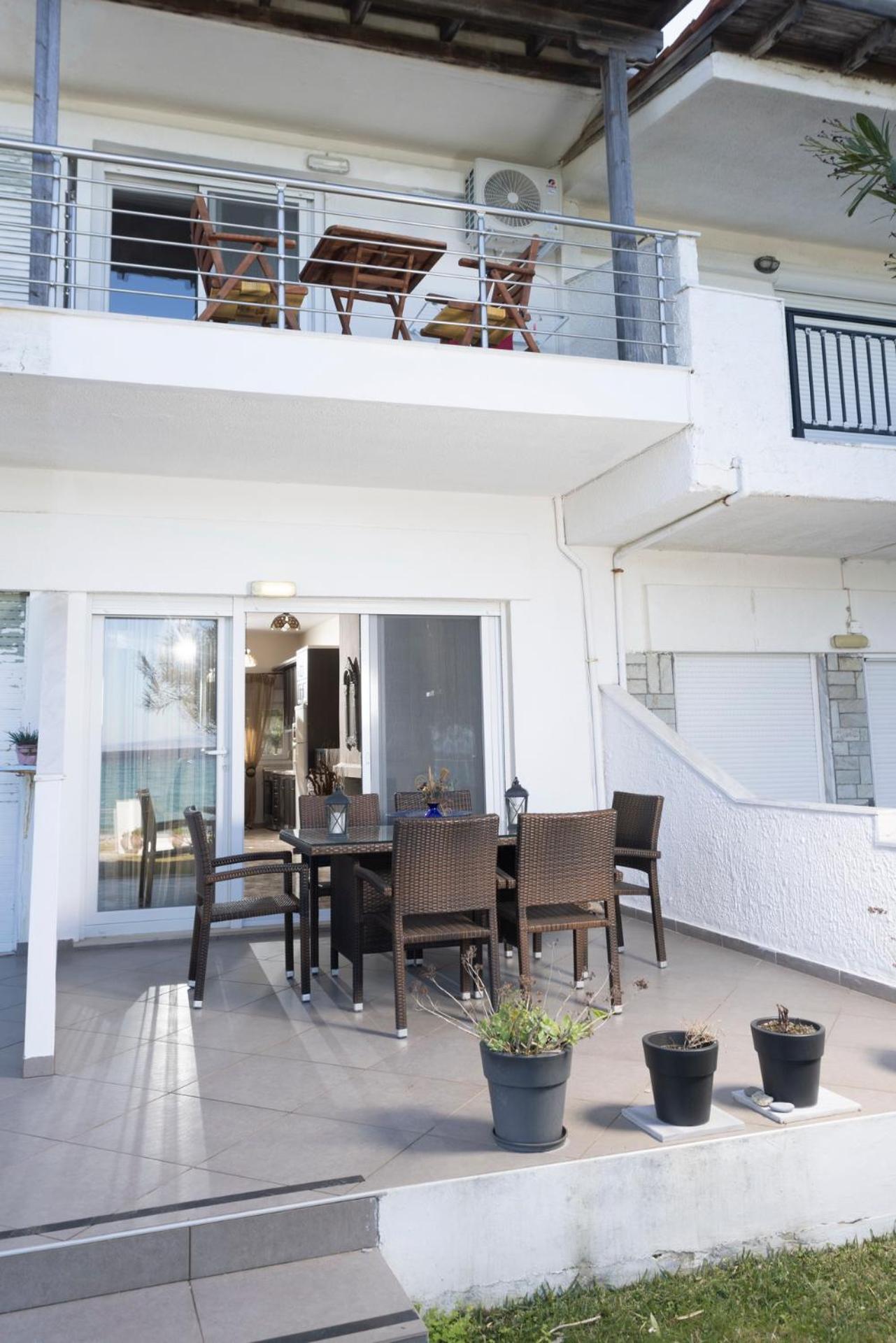 Apartment Kapa - Beachfront, 3 Min Walk To Mamalouka *
