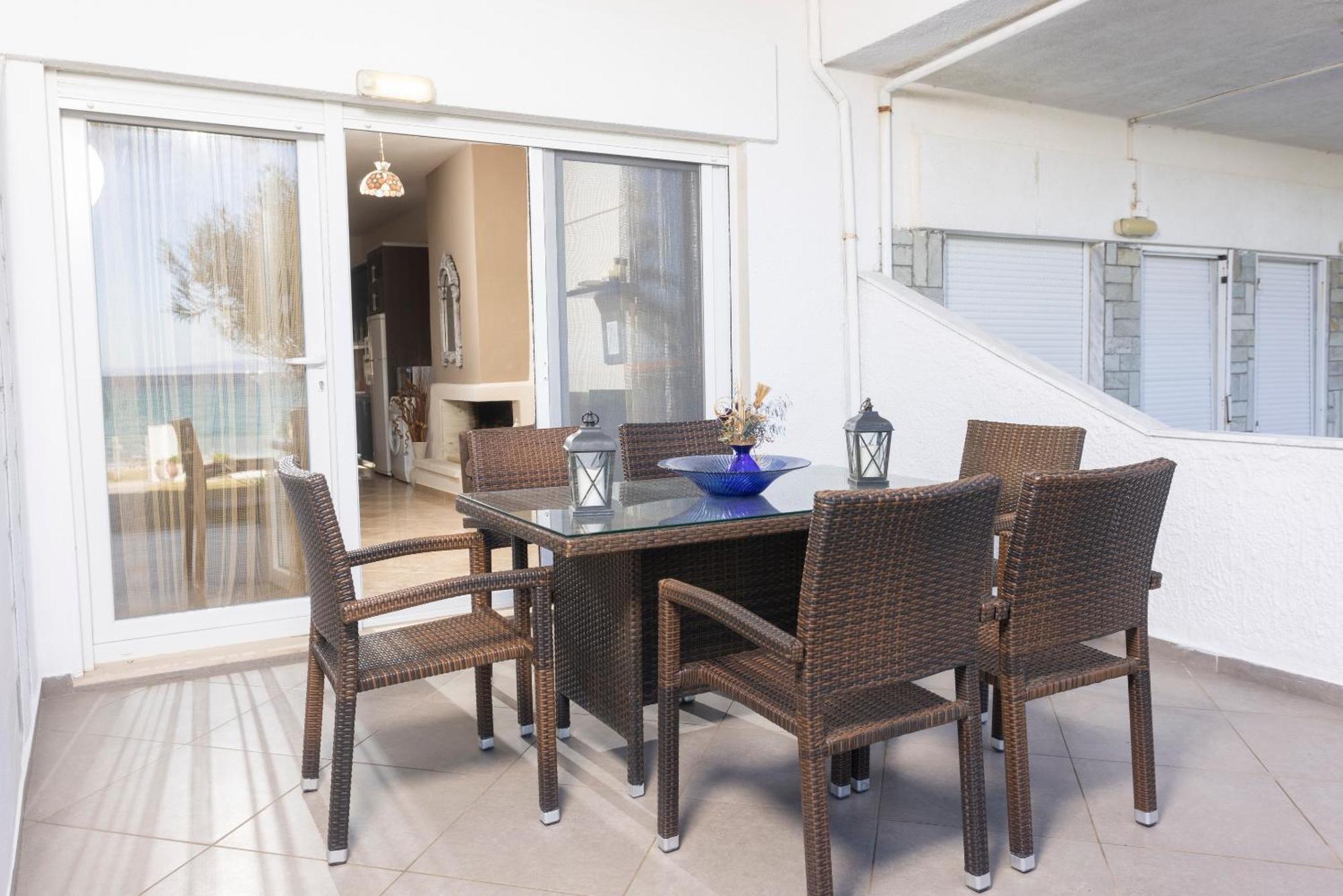 Kapa - Beachfront, 3 Min Walk To Mamalouka *