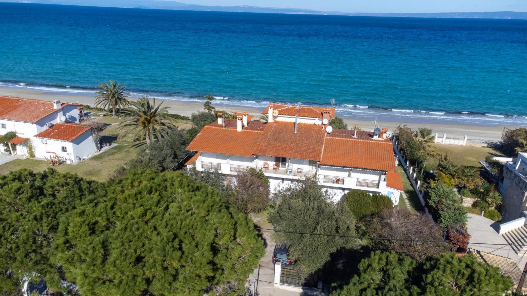 Kapa - Beachfront, 3 Min Walk To Mamalouka