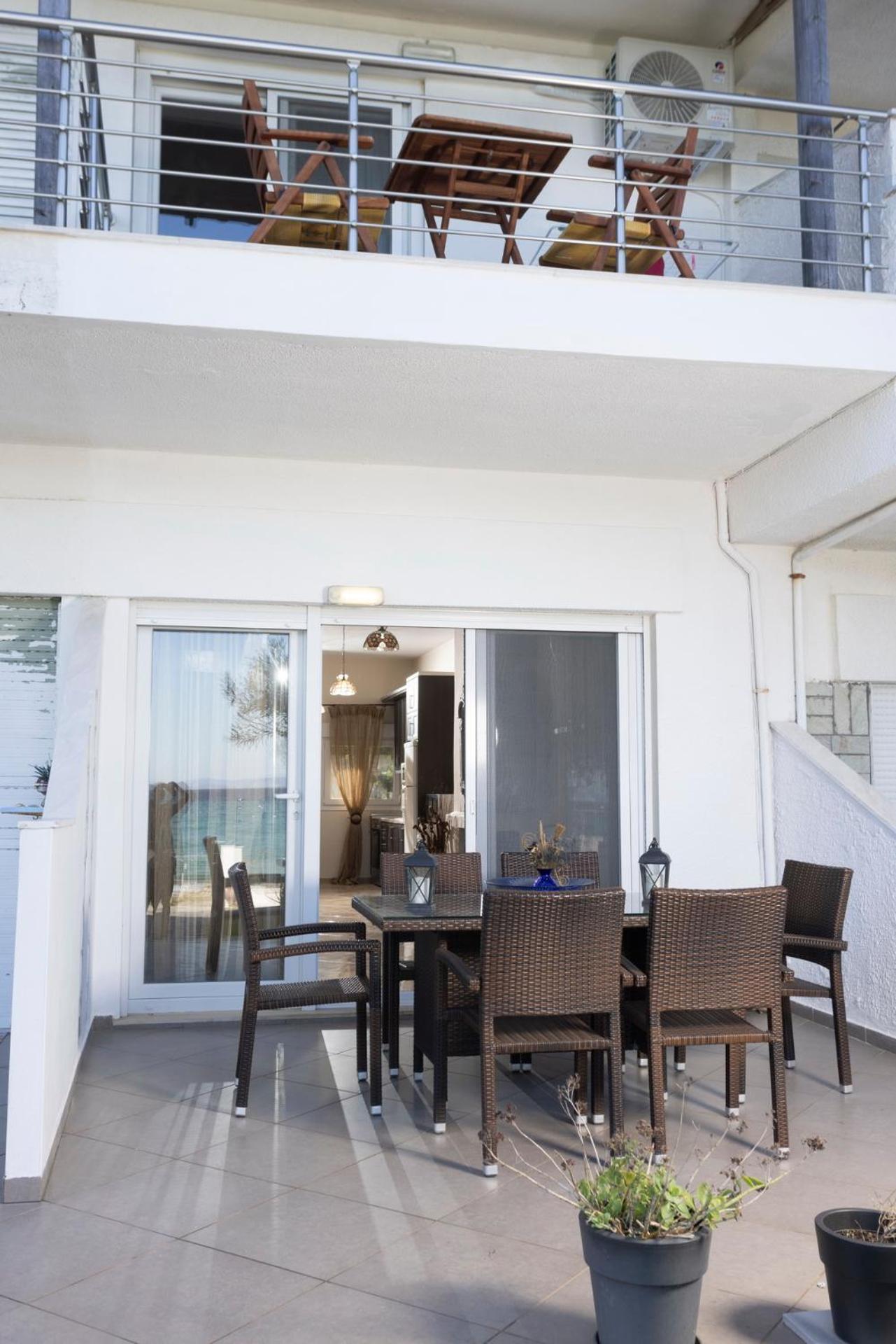 Kapa - Beachfront, 3 Min Walk To Mamalouka