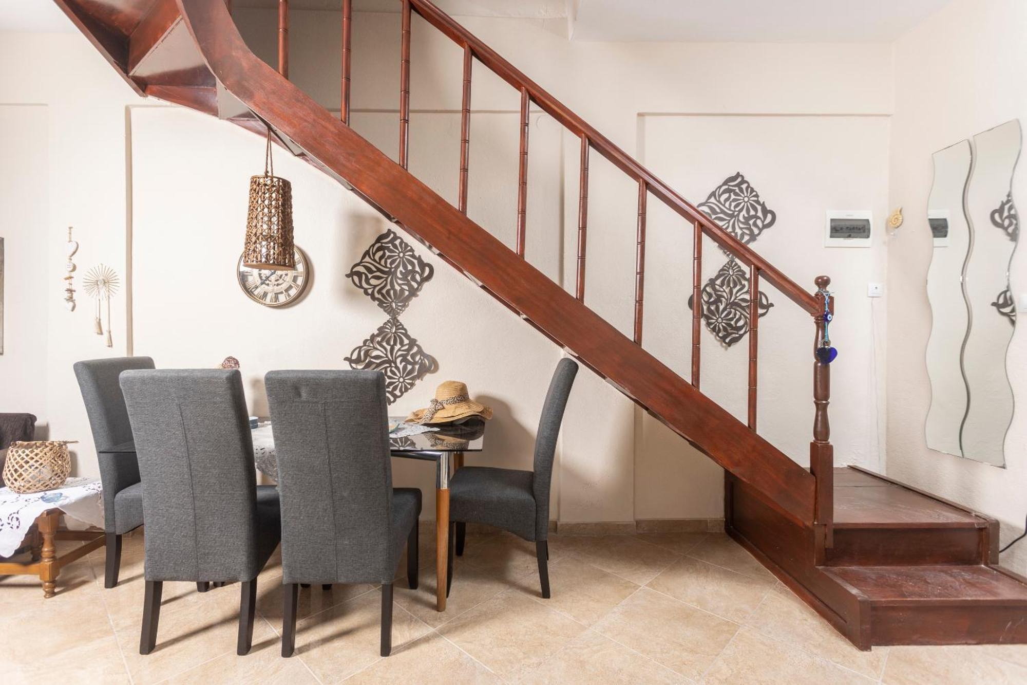 Apartment Kapa - Beachfront, 3 Min Walk To Mamalouka *