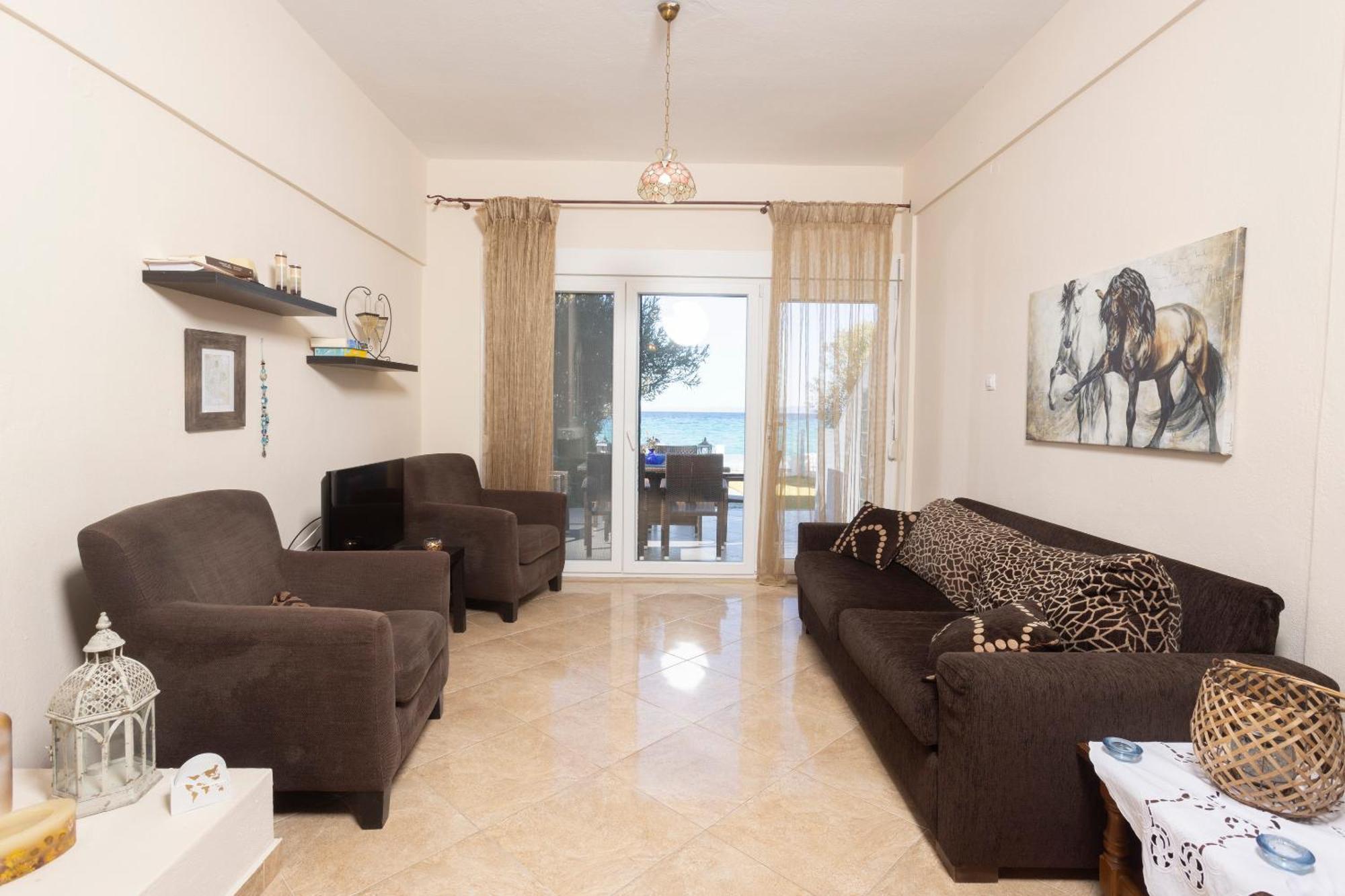 Kapa - Beachfront, 3 Min Walk To Mamalouka Apartment