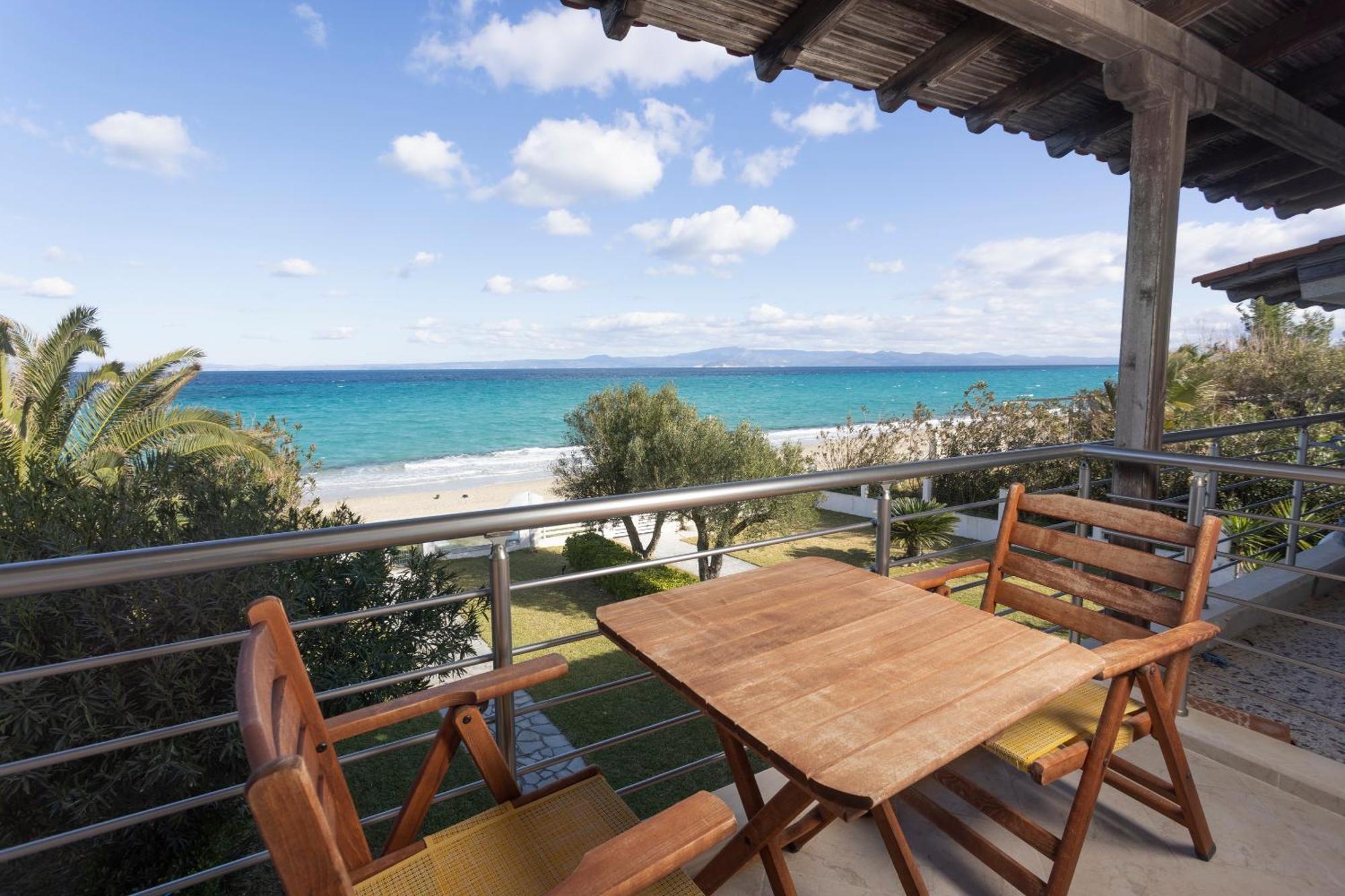 Apartment Kapa - Beachfront, 3 Min Walk To Mamalouka