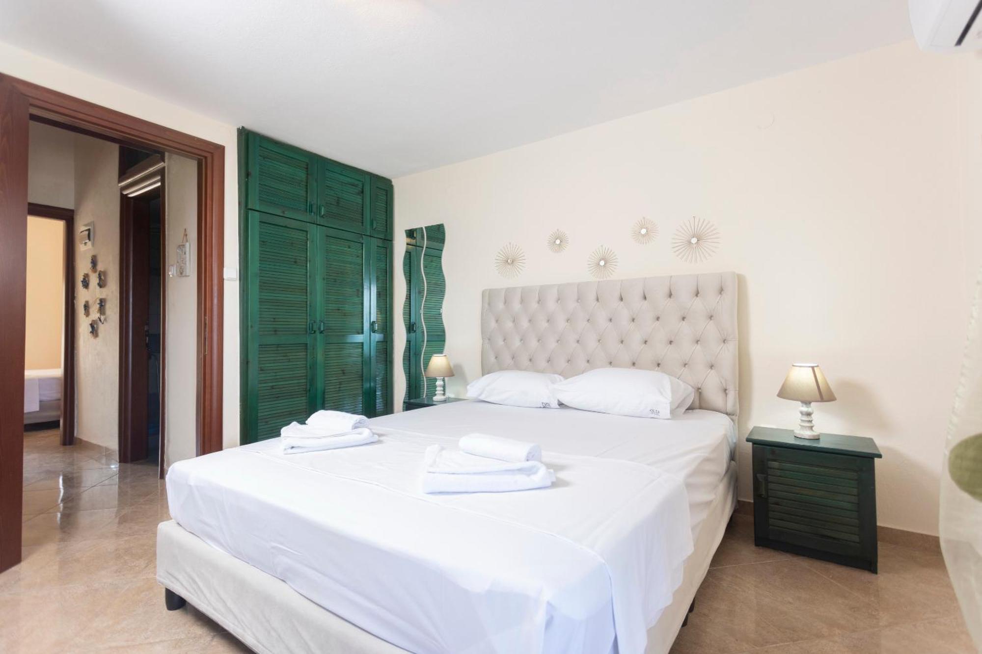 Kapa - Beachfront, 3 Min Walk To Mamalouka Apartment Hanioti