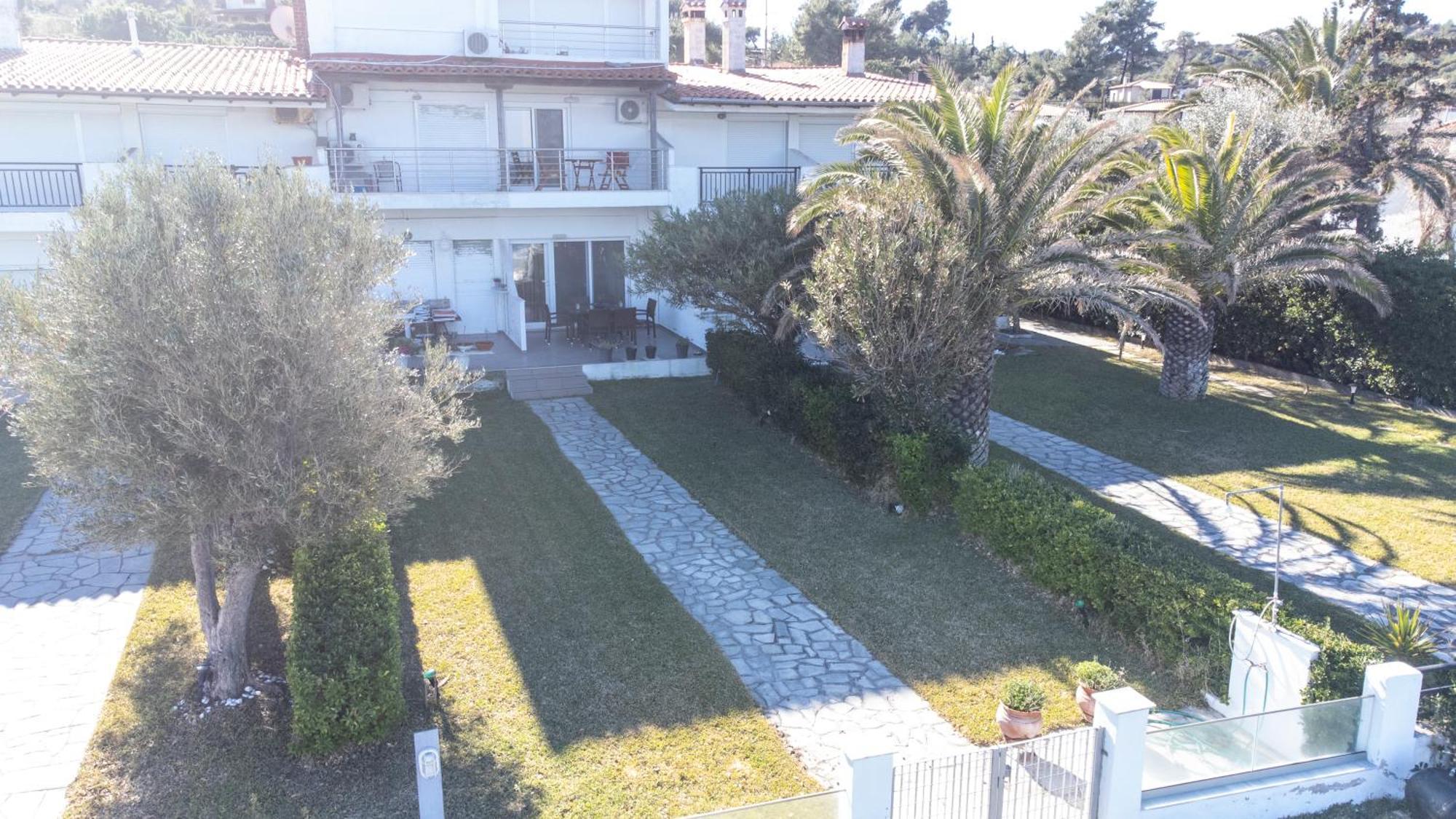 Kapa - Beachfront, 3 Min Walk To Mamalouka Apartment
