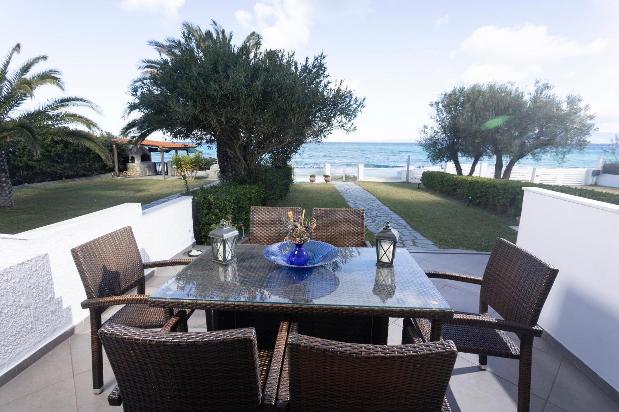 Kapa - Beachfront, 3 Min Walk To Mamalouka *