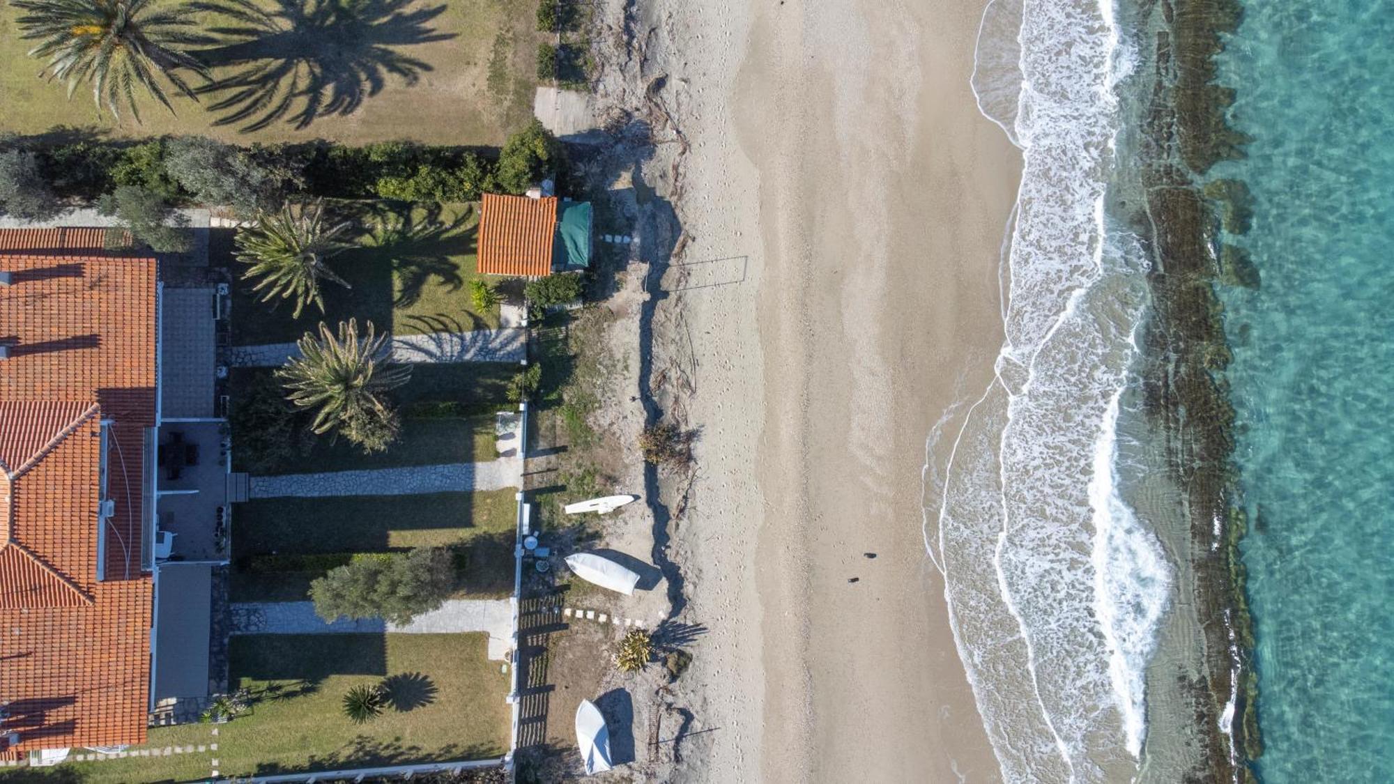 Apartment Kapa - Beachfront, 3 Min Walk To Mamalouka *