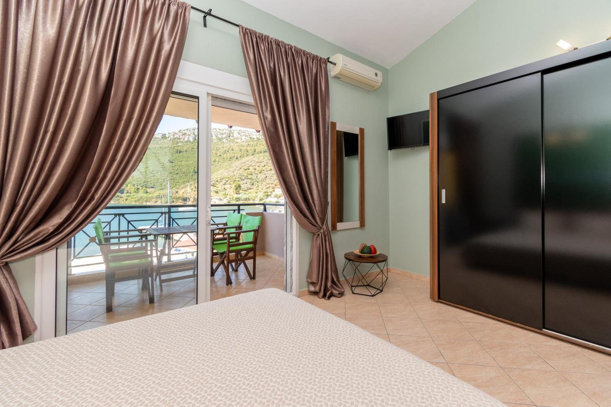 Diogenis Apartment