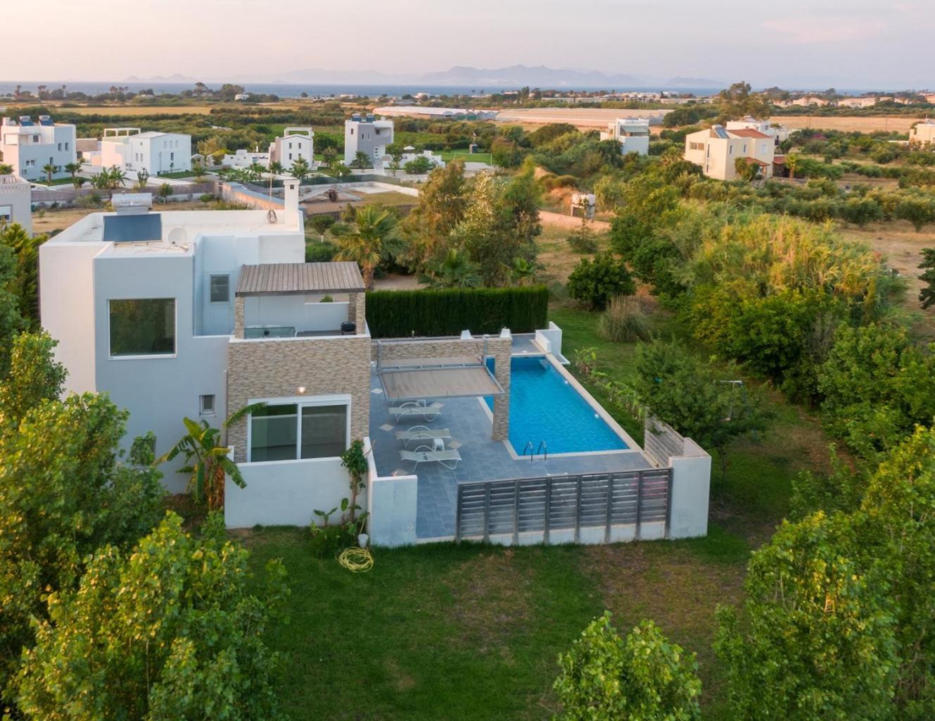 Xenos 1 Villa *