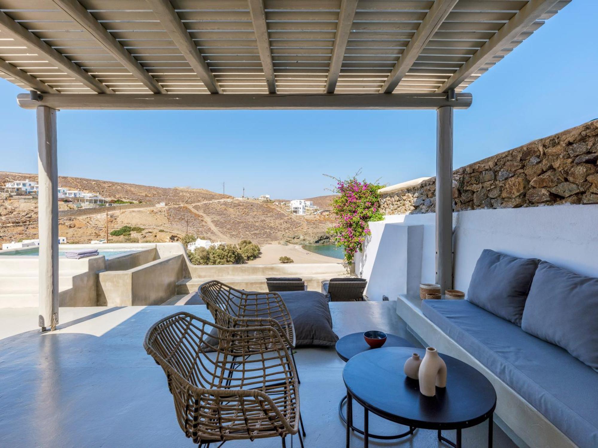 The Mykonist Merchia & Holiday home *