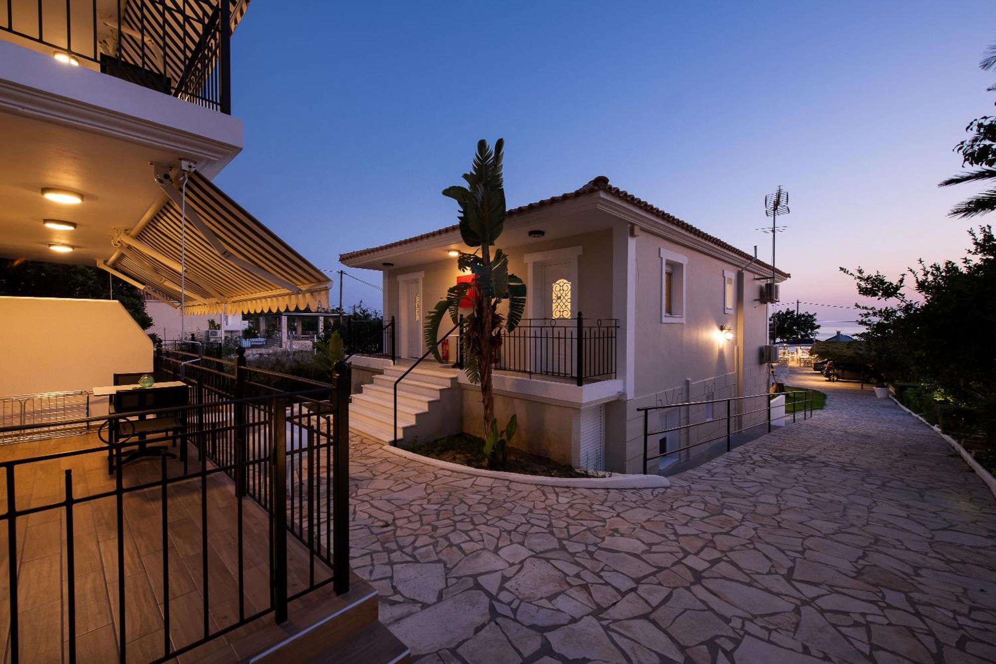 Barefoot Contessa * Lourdata (Kefalonia)