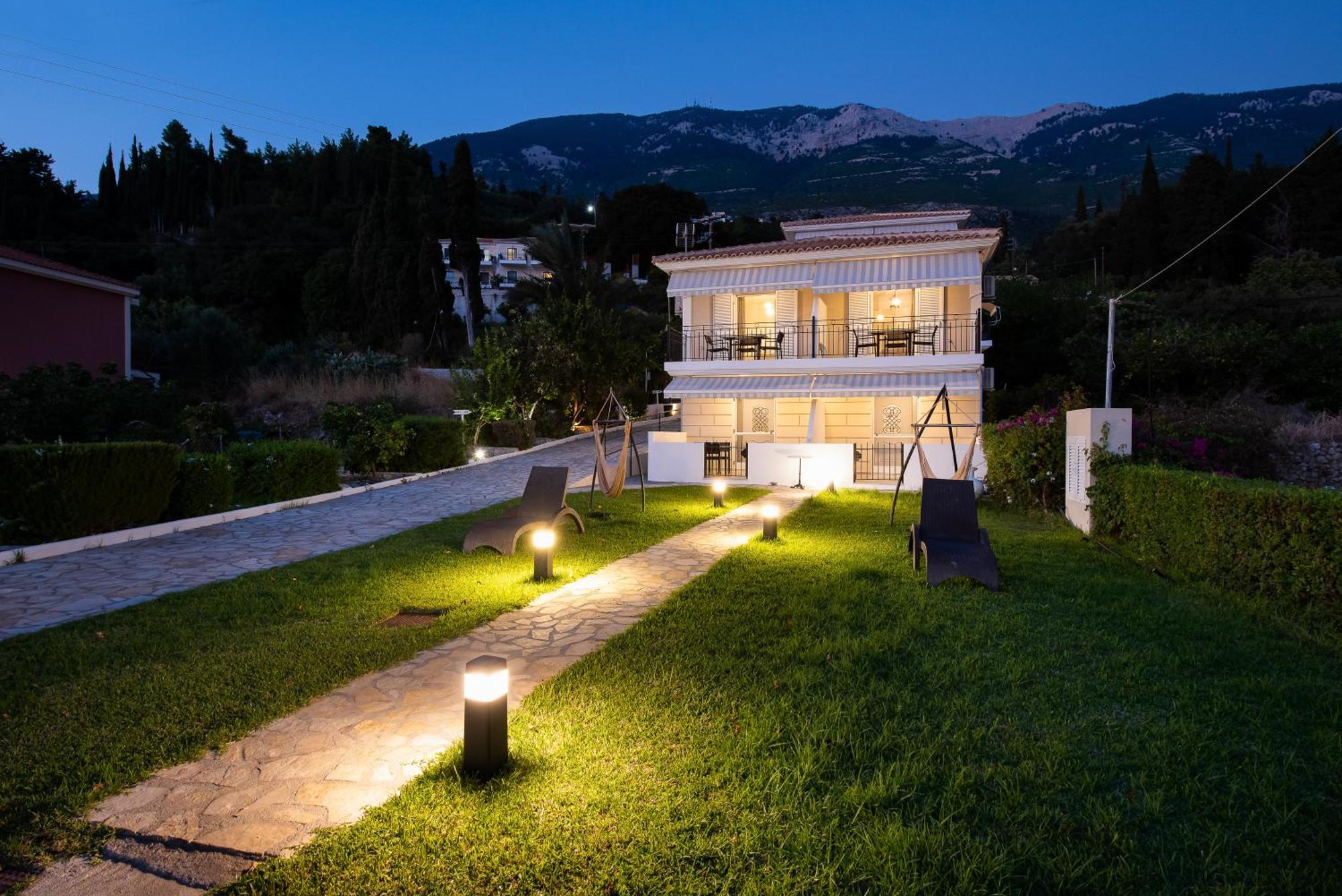 Barefoot Contessa * Lourdata (Kefalonia)