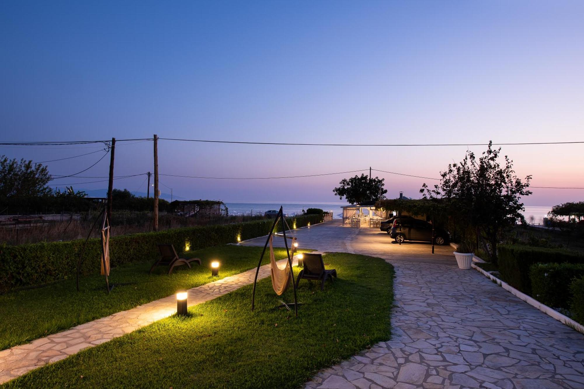 Barefoot Contessa * Lourdata (Kefalonia)
