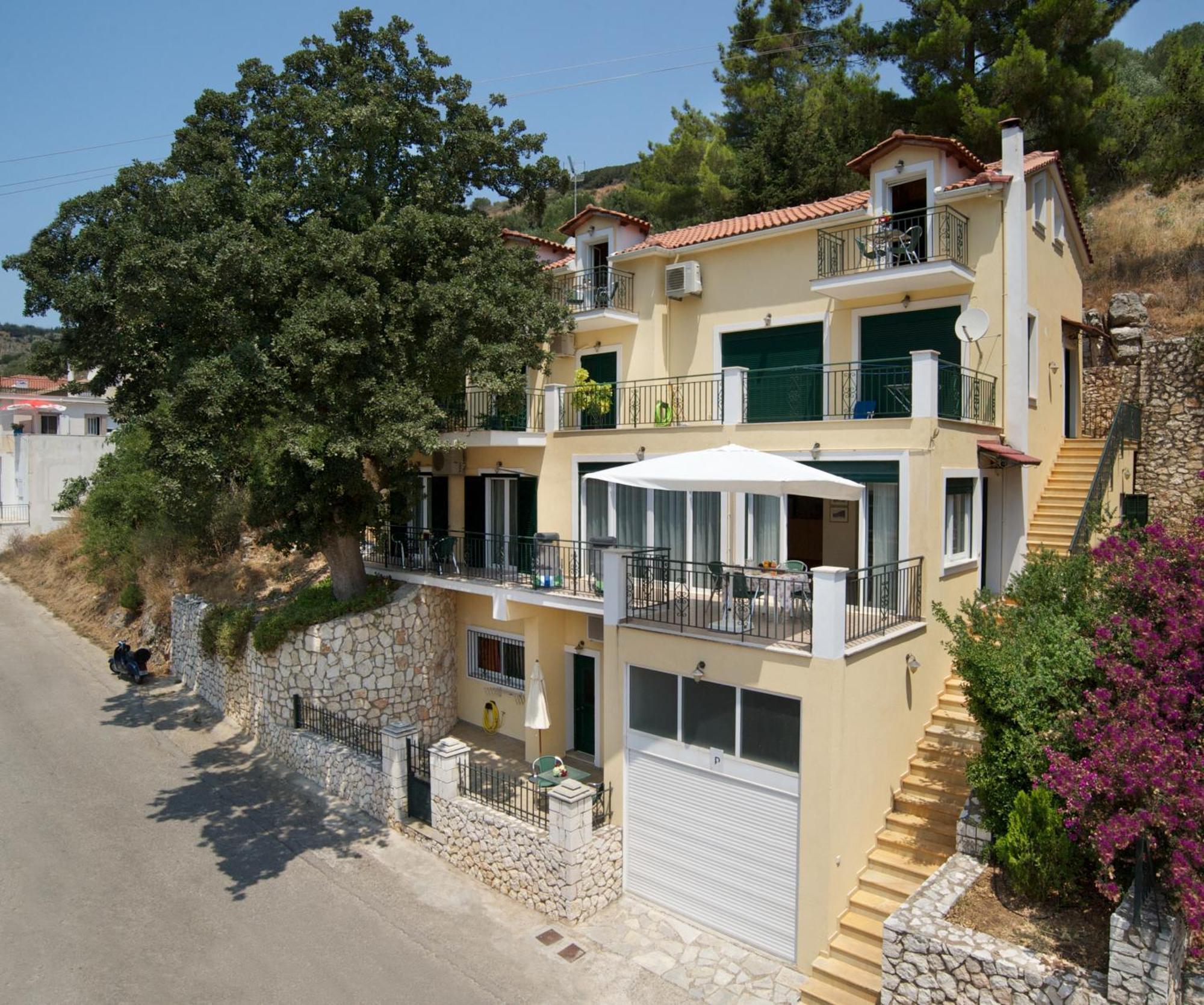 Faos Luxury 2 Apartment Agia Efimia
