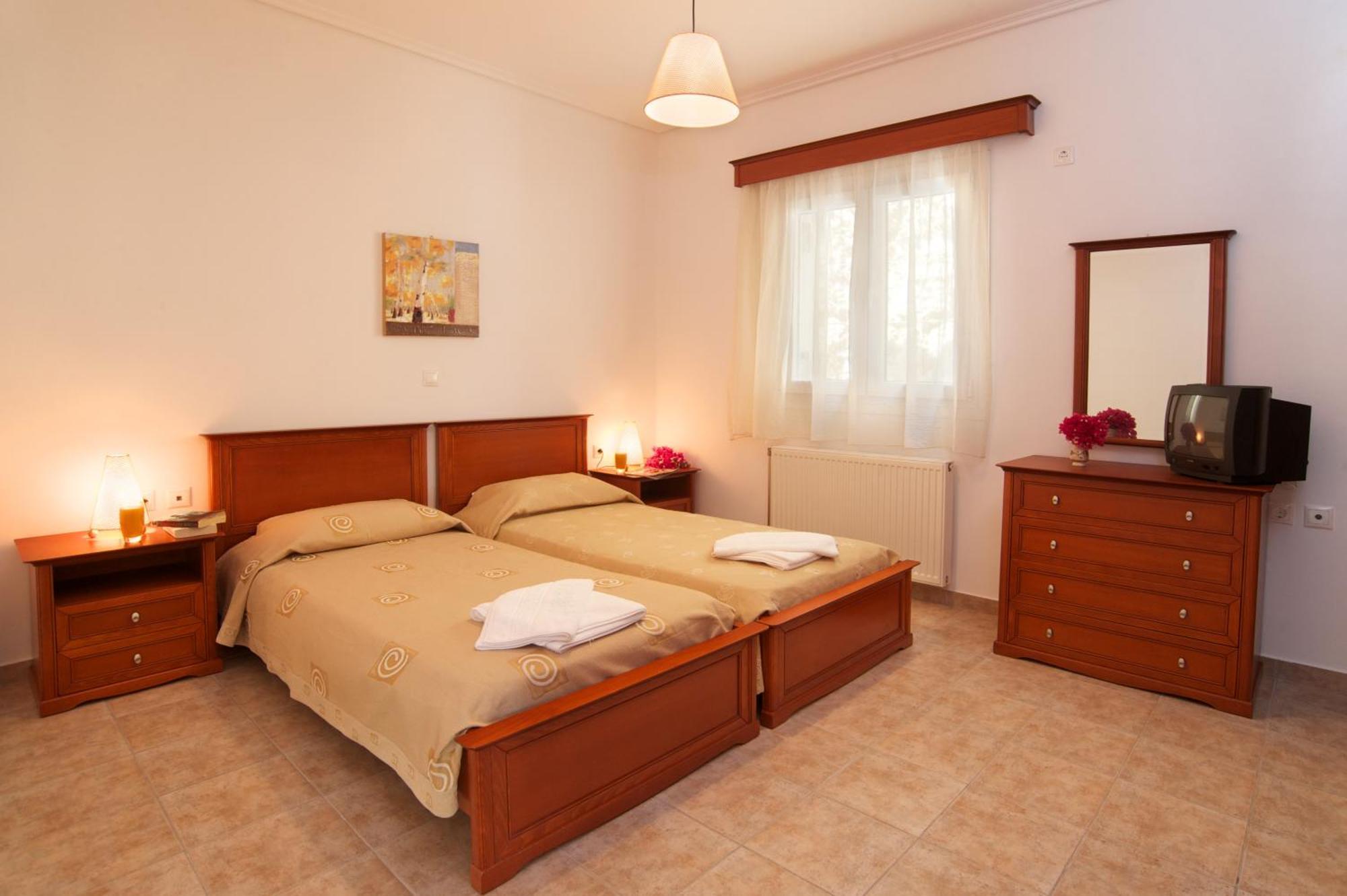 Faos Luxury 2 Apartment Agia Efimia