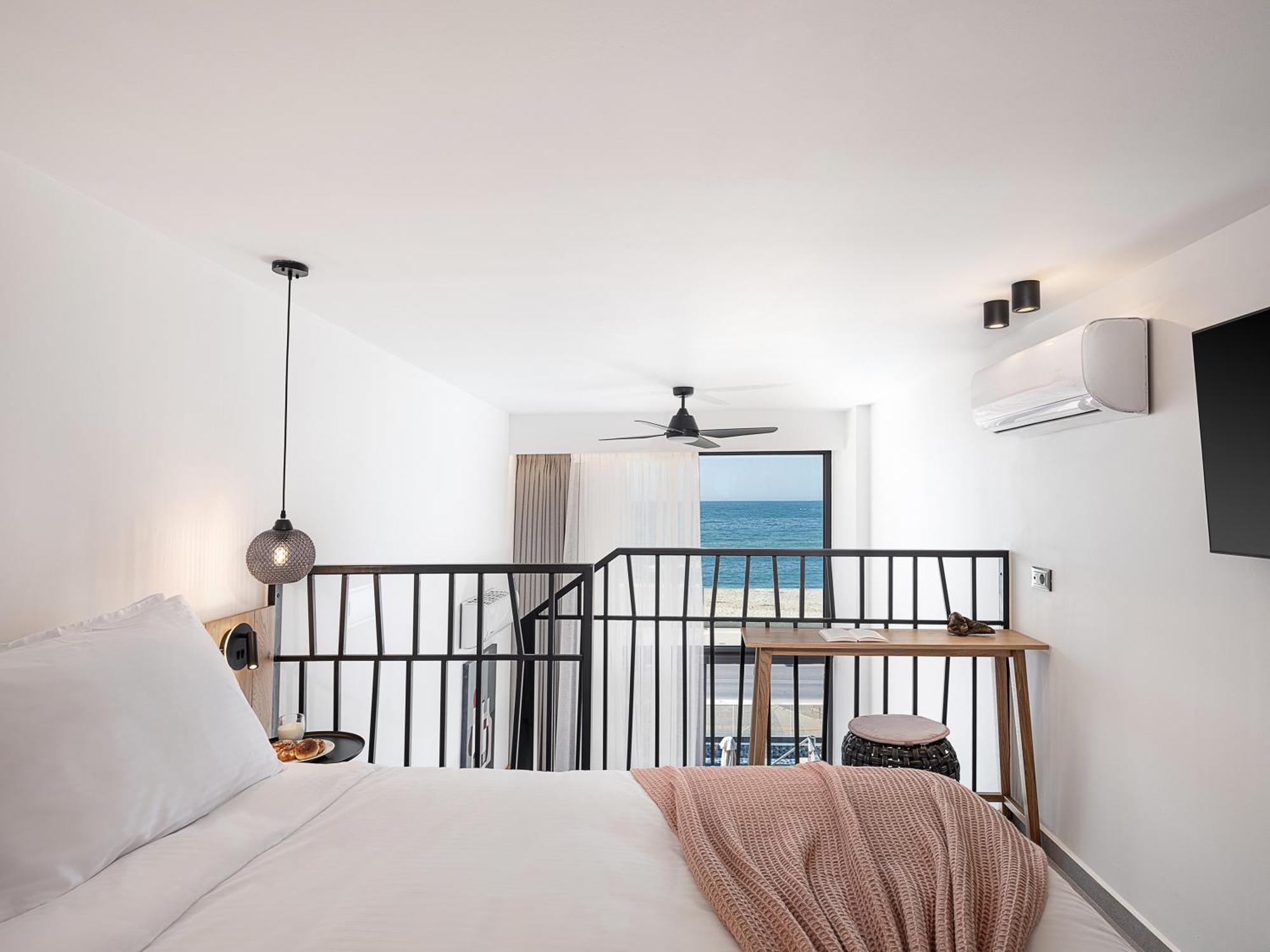 Aparthotel Calla Luxury Seafront 5*