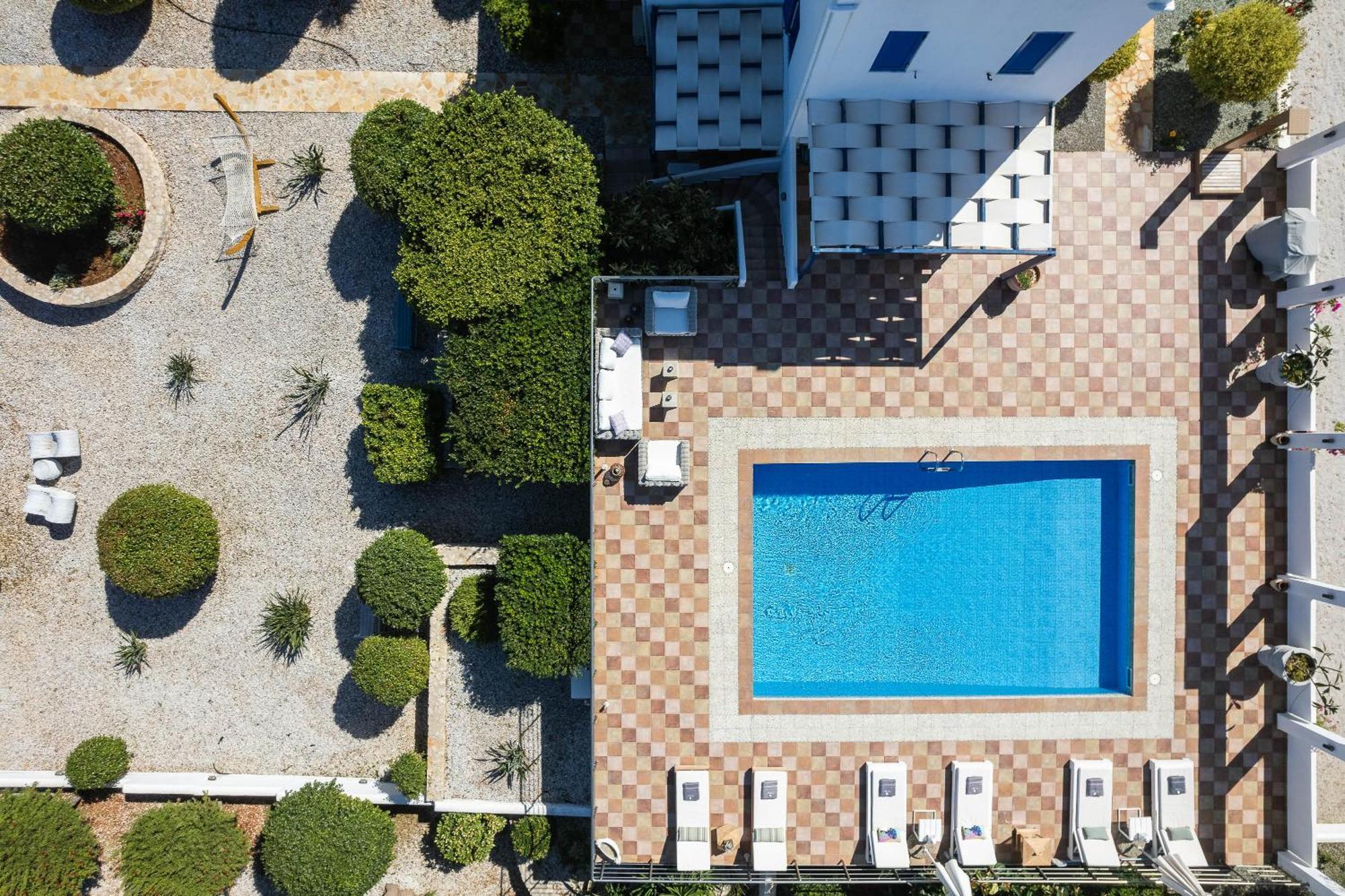 Villa Blanca Collection