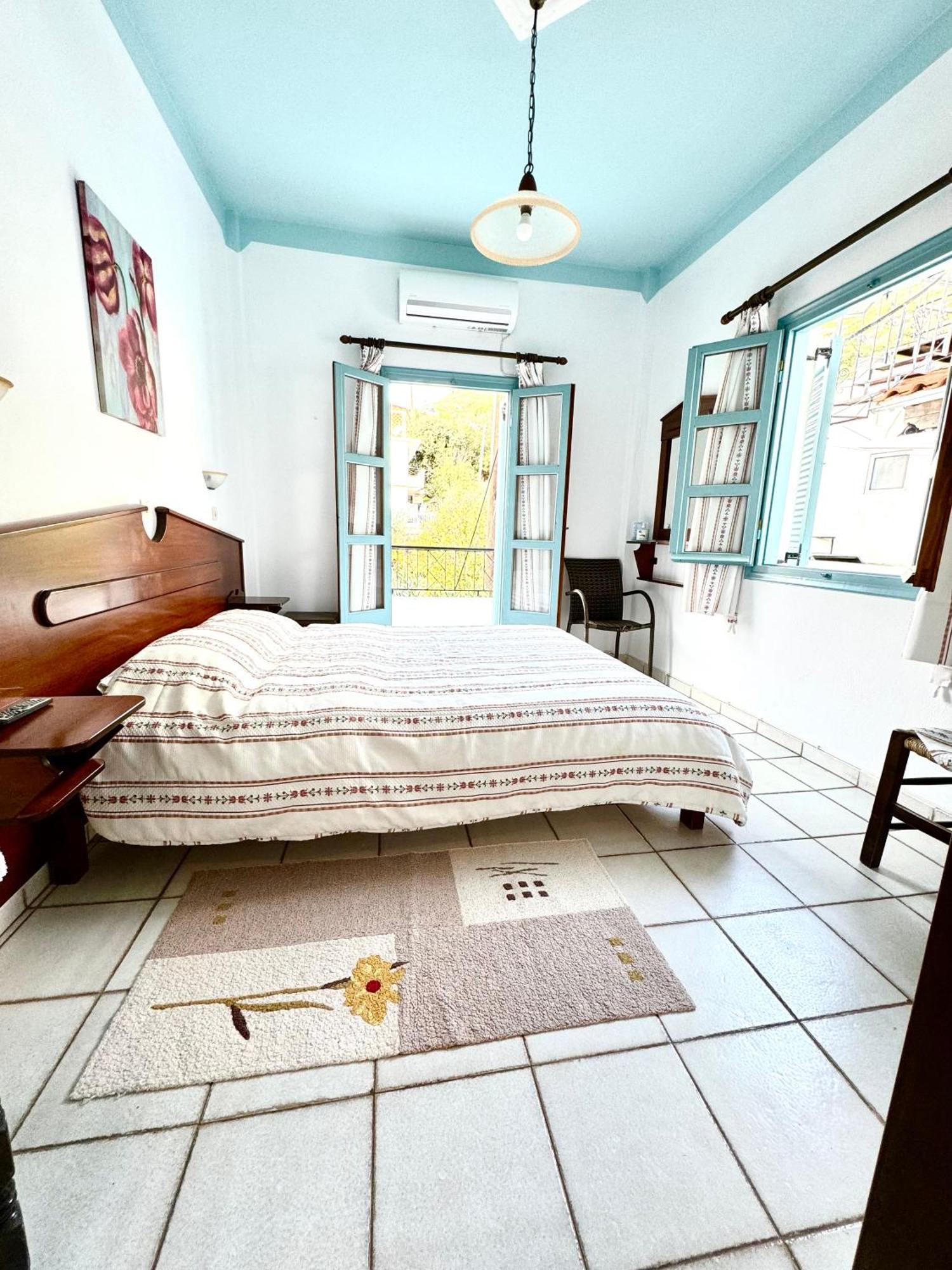 Patras Est 1990 Guest house Fourni Ikarias
