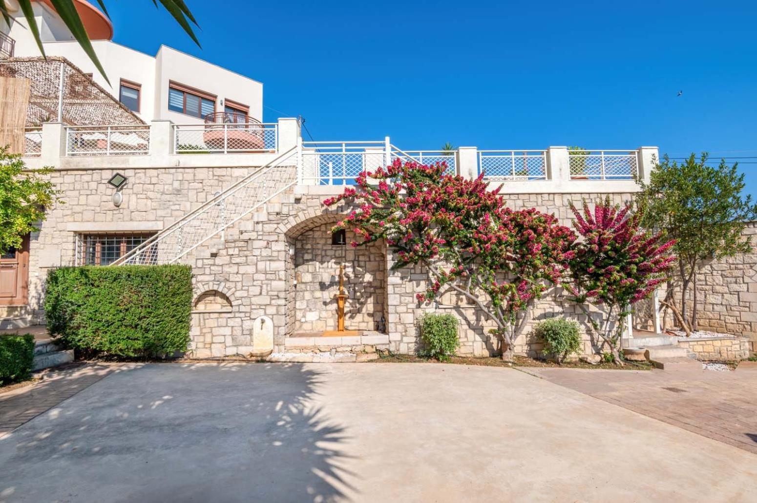 Seragio - With Private Swimming Pool *