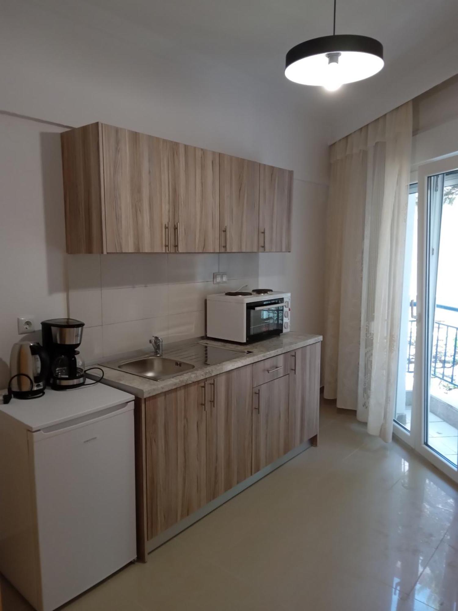 Leonidas Apartment *